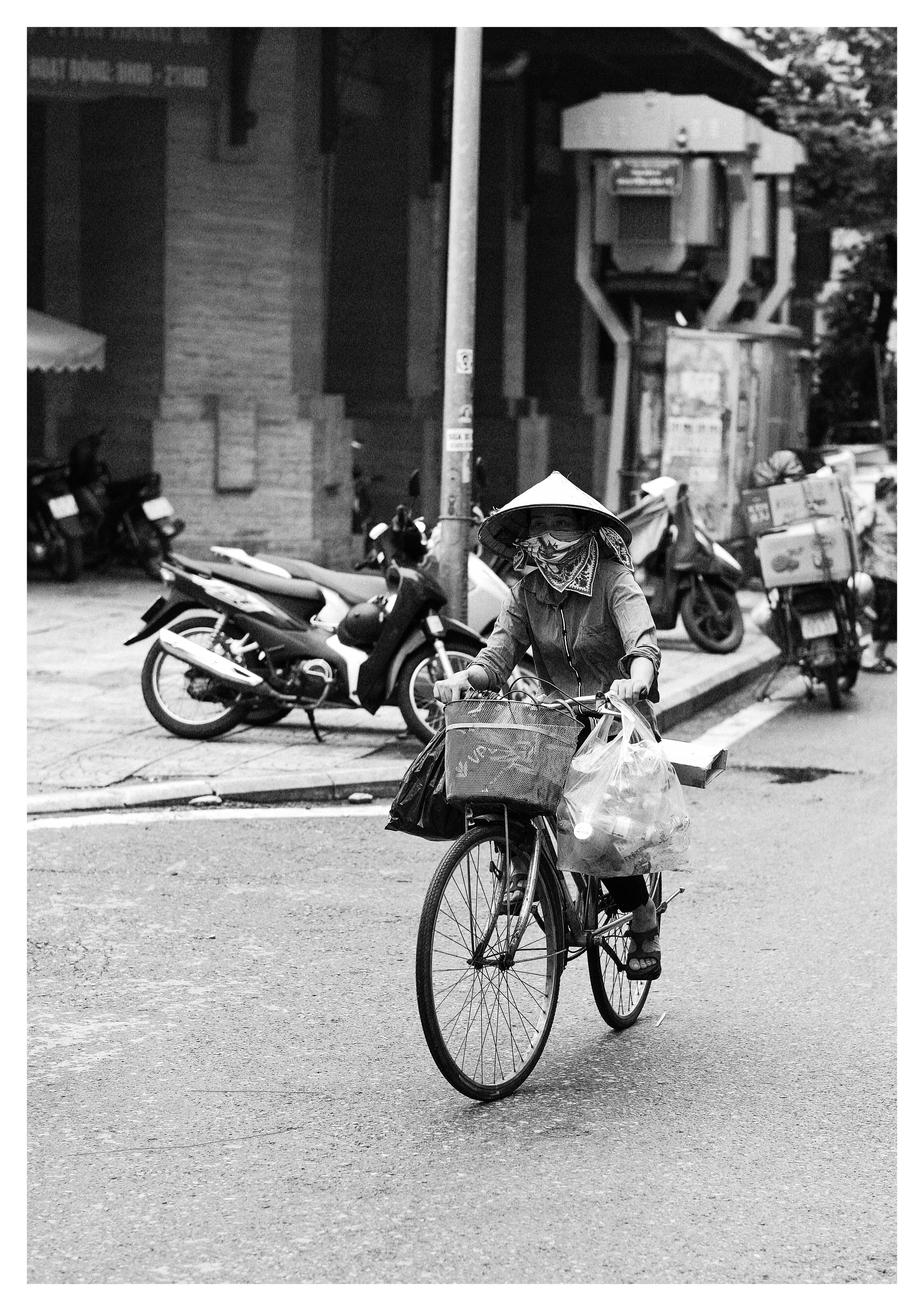 Capturing Life in Black and White: Candid Street Photography