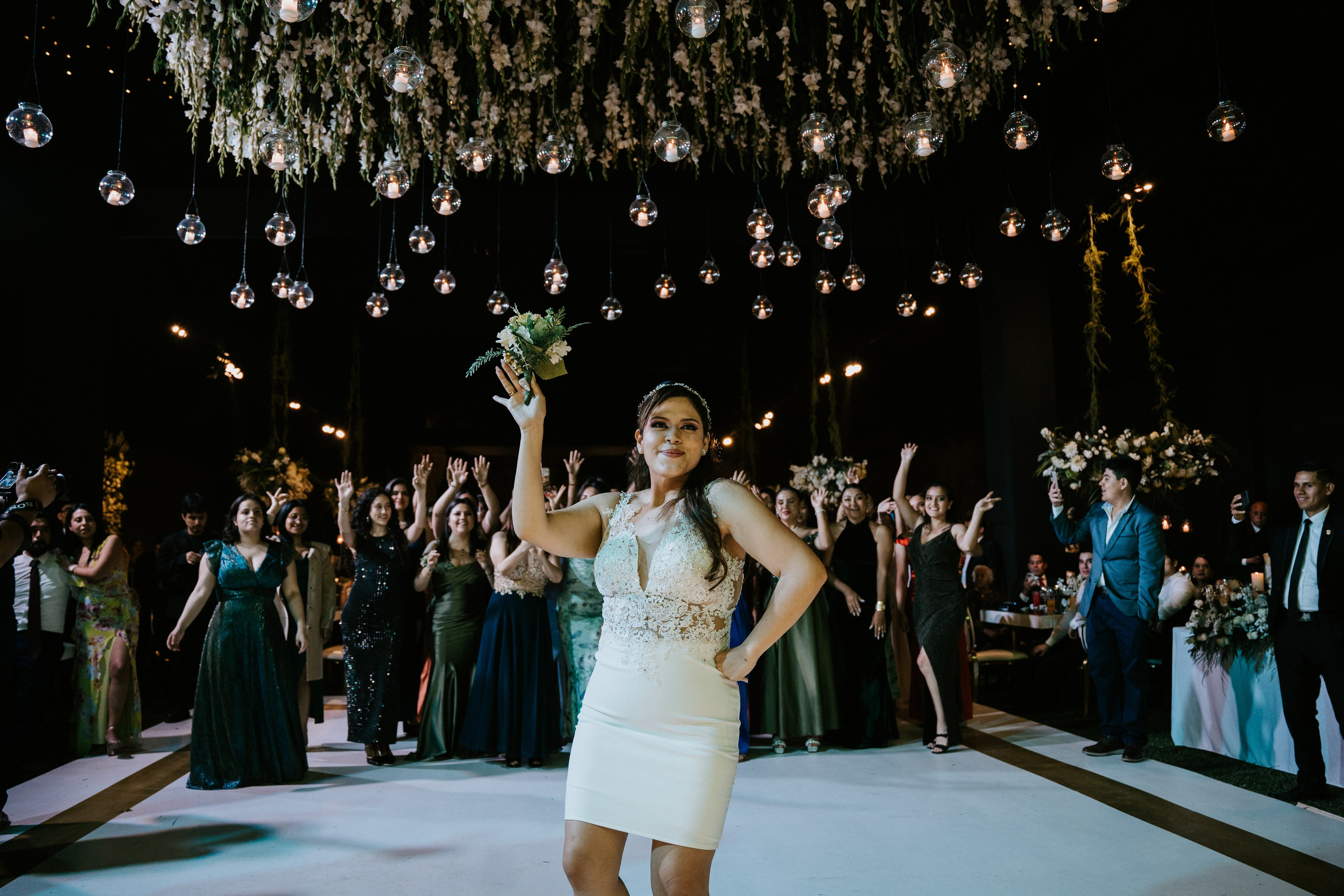 Un vistazo de un día especial. Fotógrafo de Bodas en Lima | Ronhy Altamirano. Fotografía narrativa y cinematográfica para bodas, quinceañeras y eventos exclusivos