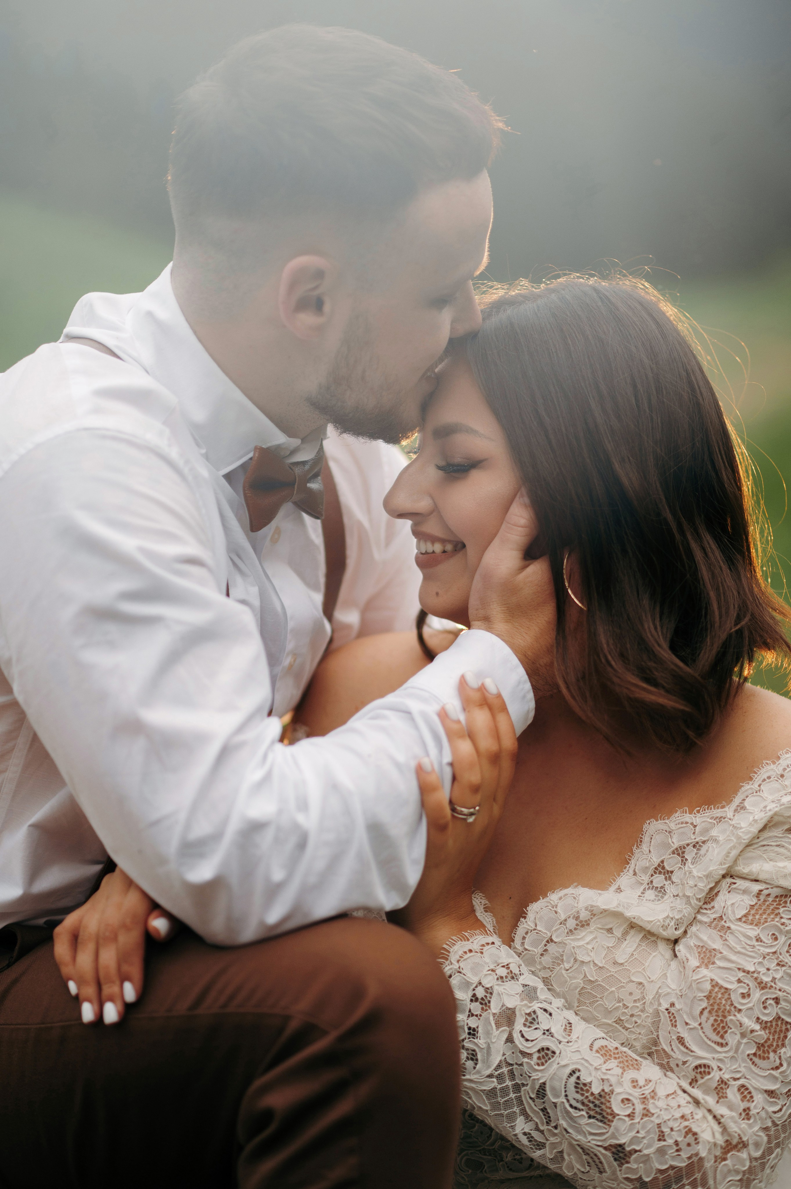 Hochzeitsfotoshooting in den Bergen | Natürliche & Romantische Hochzeitsbilder