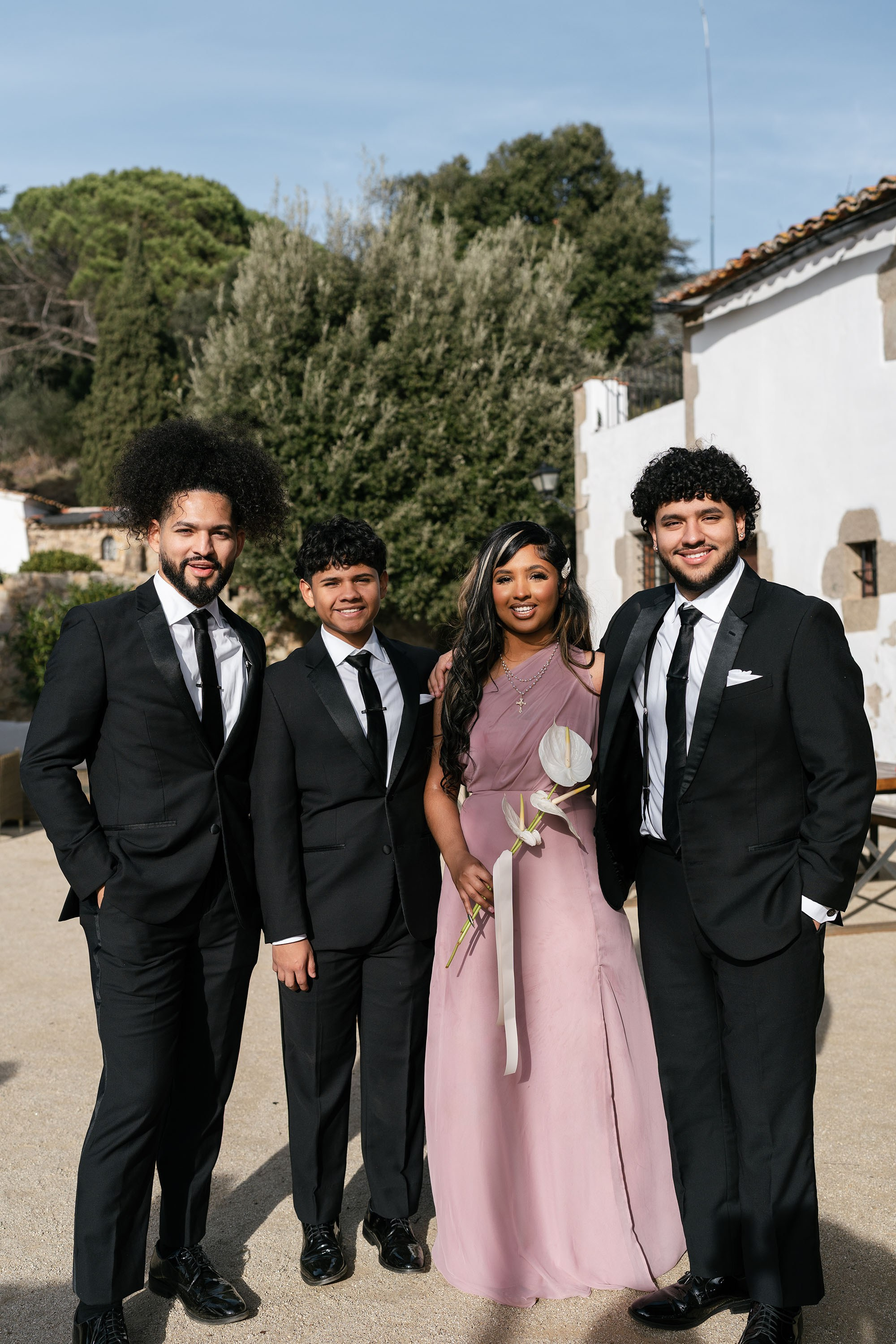 Donielle and Edwin. Fotógrafos de bodas de destino y creadores de contenido con base en España