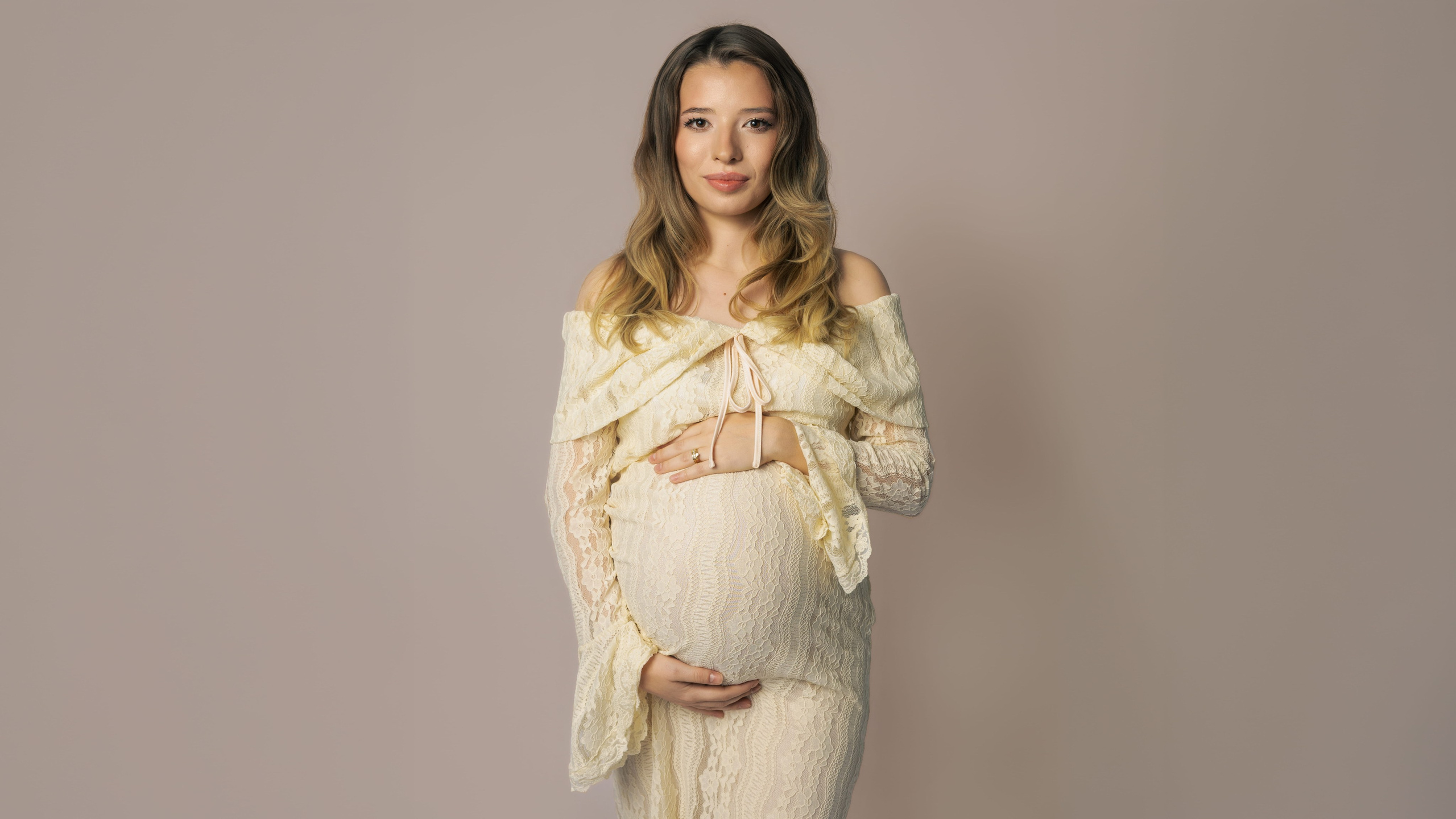 Elegant Studio Maternity Photography in Rotterdam