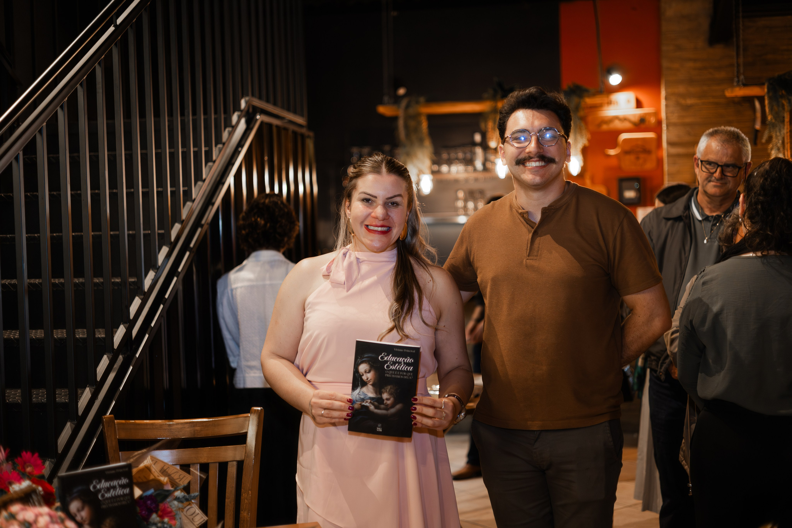 Lançamento de Livro Vivi Princival