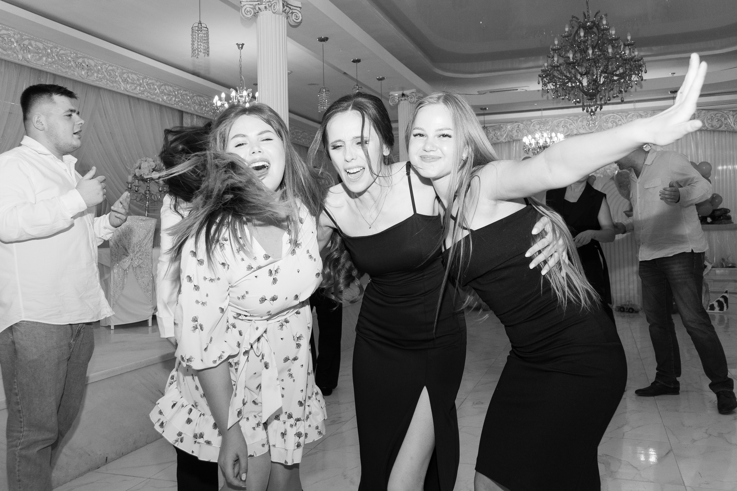 Праздники / семейные фото / свадьбы / свадебные фотосеты / репортажная съёмка