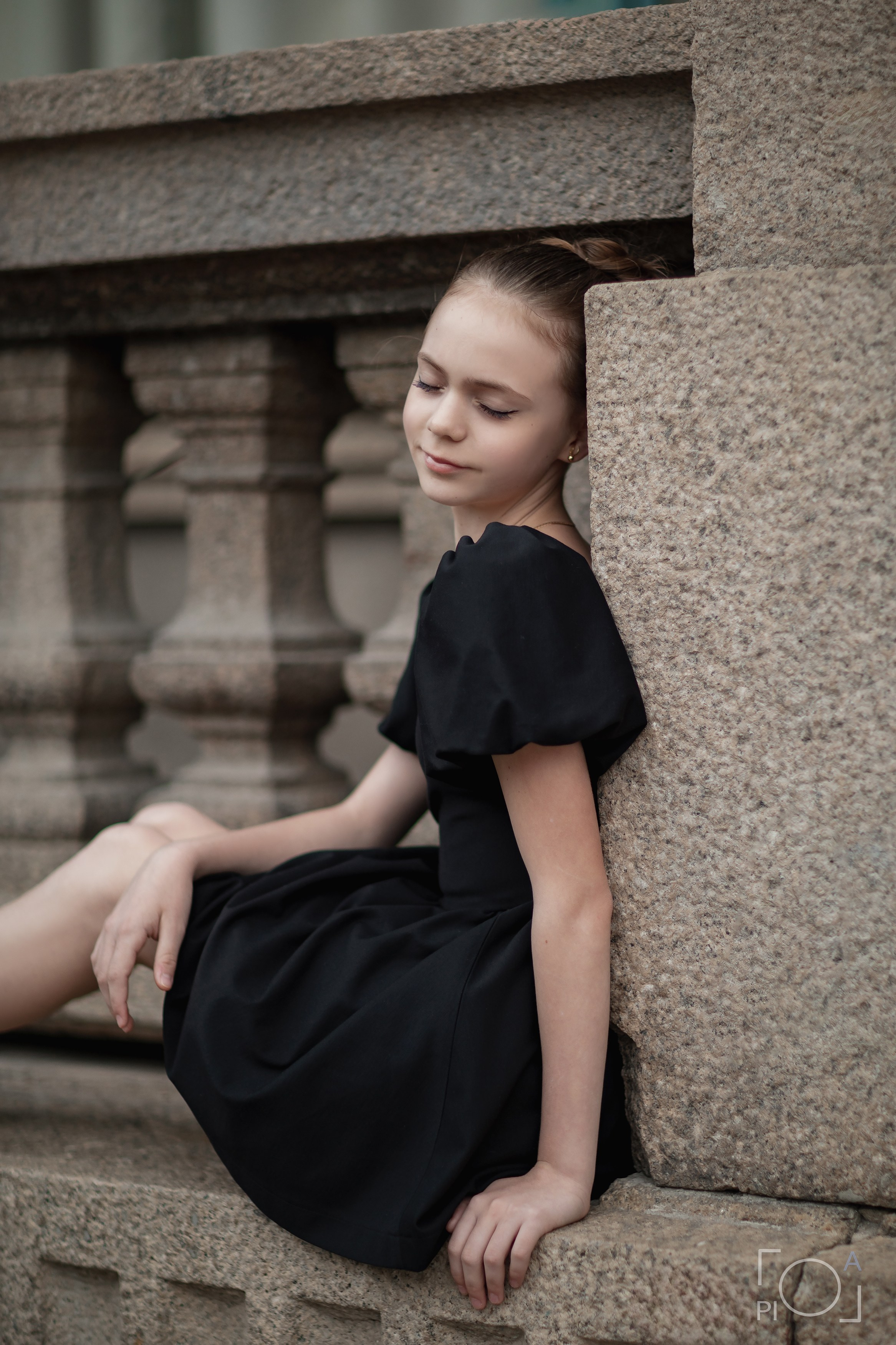 Фотосессия в Шанхае для девочки 11 лет, в черном платье 