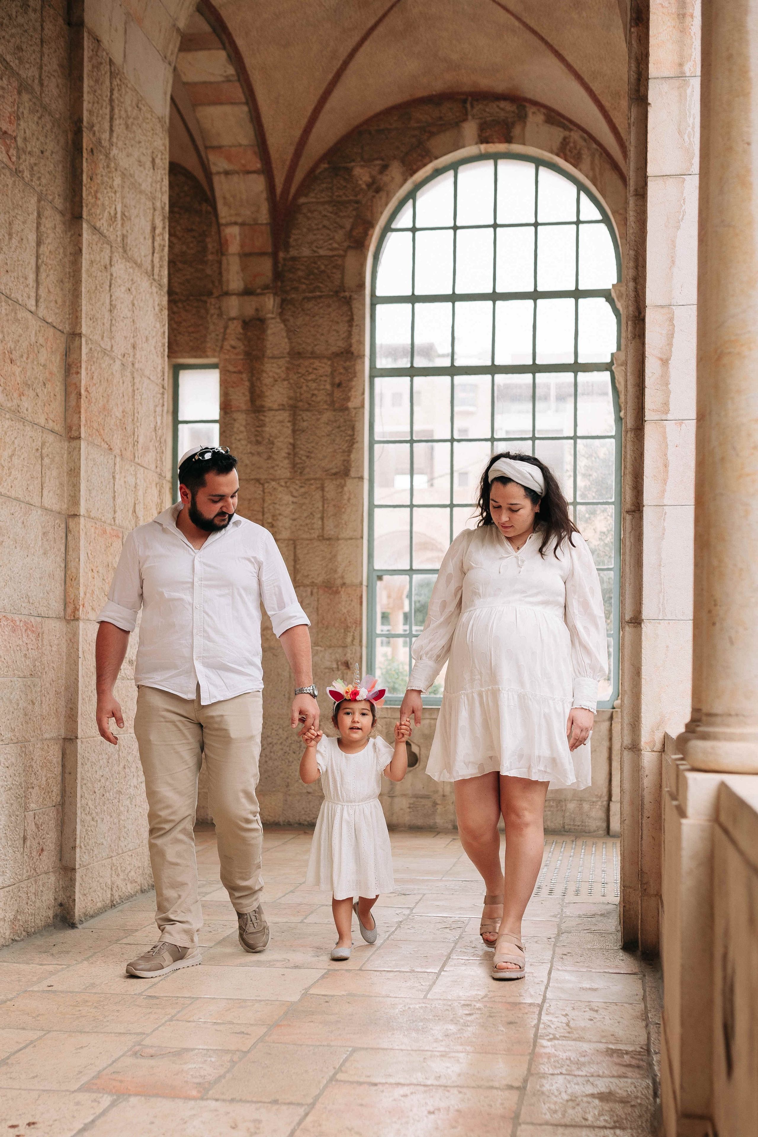 EXPECTING A BABY, JERUSALEM. PHOTOGRAPHER IN ISRAEL