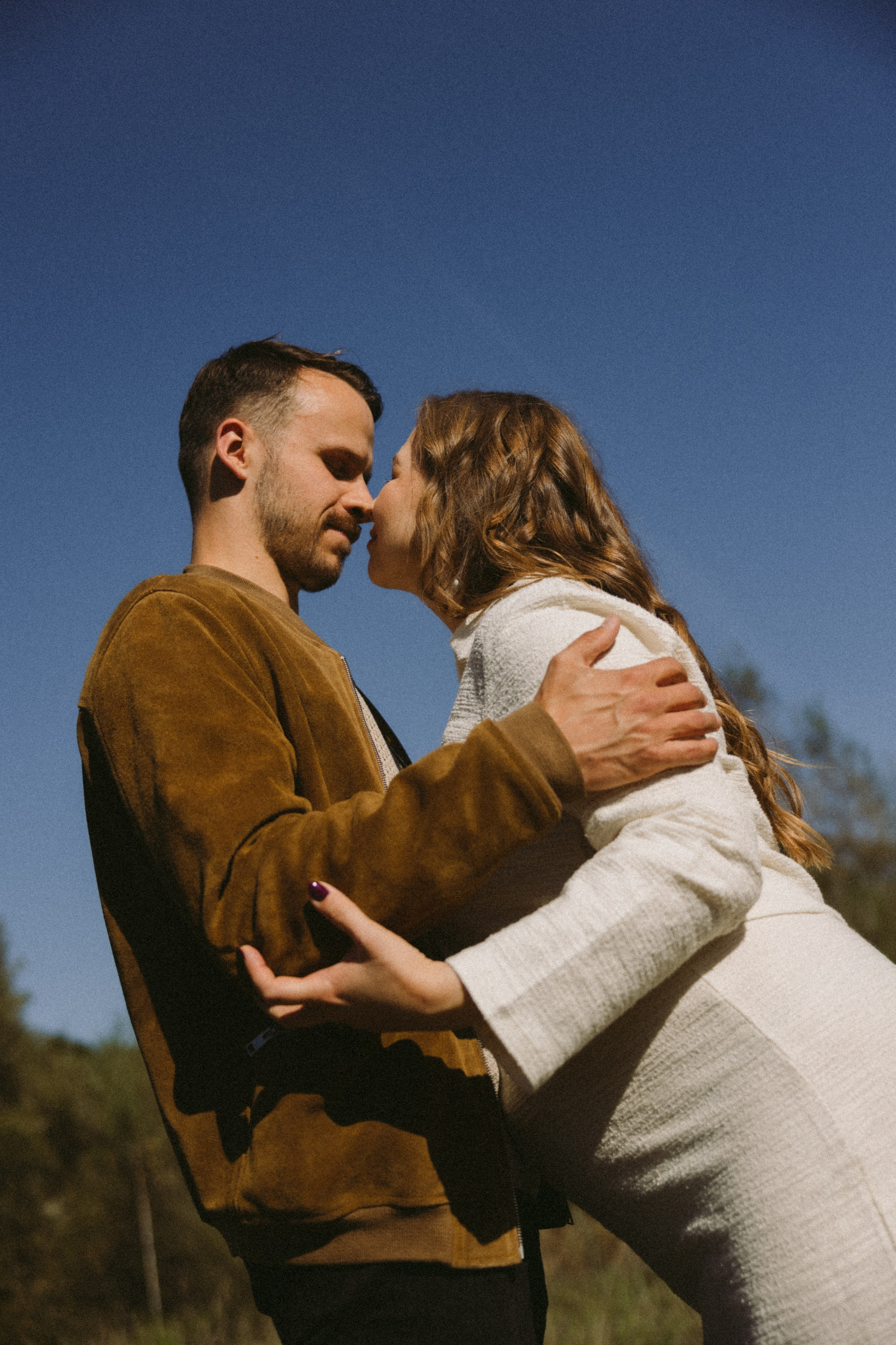 Sigita ir Artūras | Pabėgimas į gamtą ir aštrūs šešėliai. Vestuvių ir šeimų fotografė Lena Bondarenko / belove photo