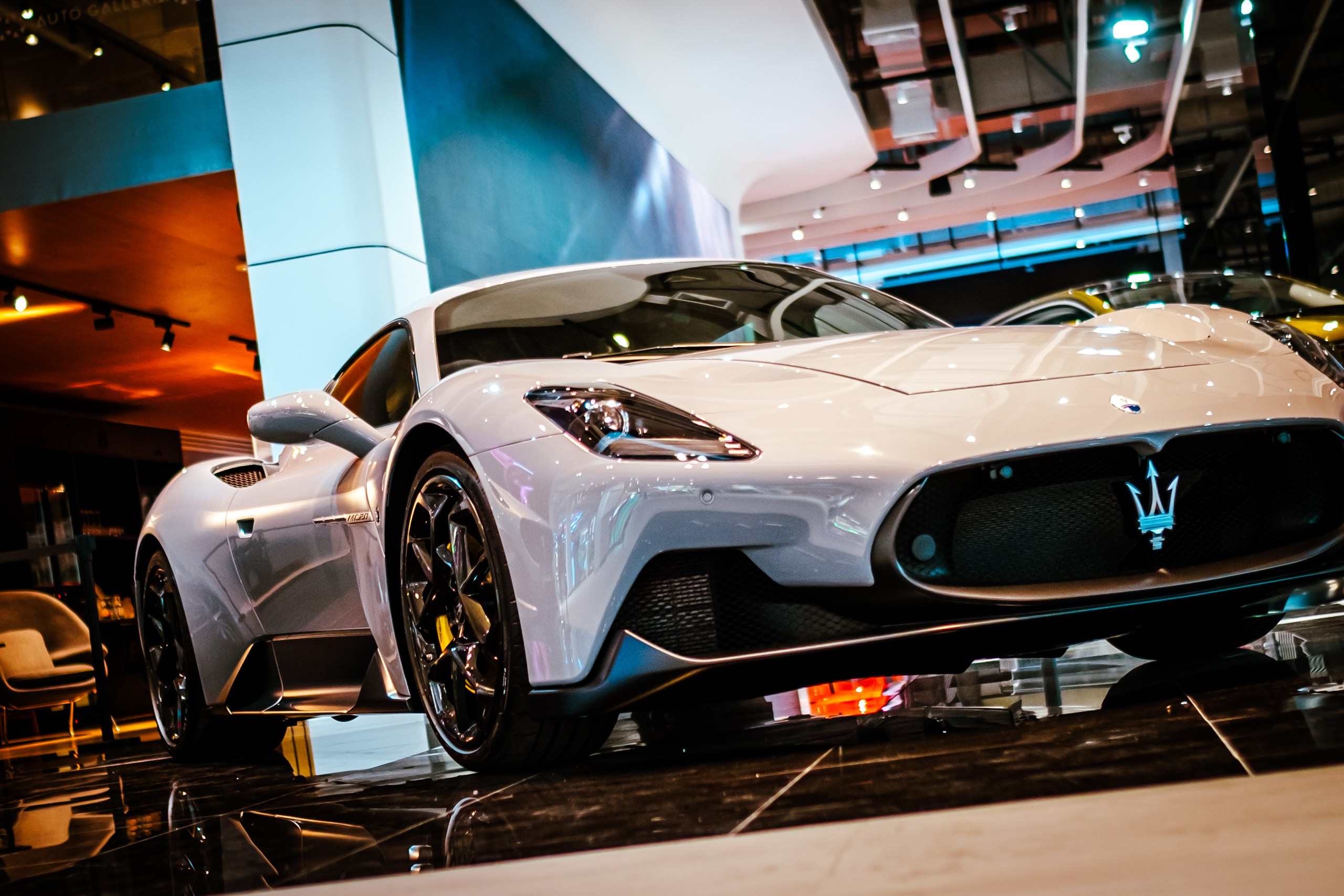 Auto gallery in EMSPHERE, Bangkok. Photographer in Seoul Dobrokvashina Natalya