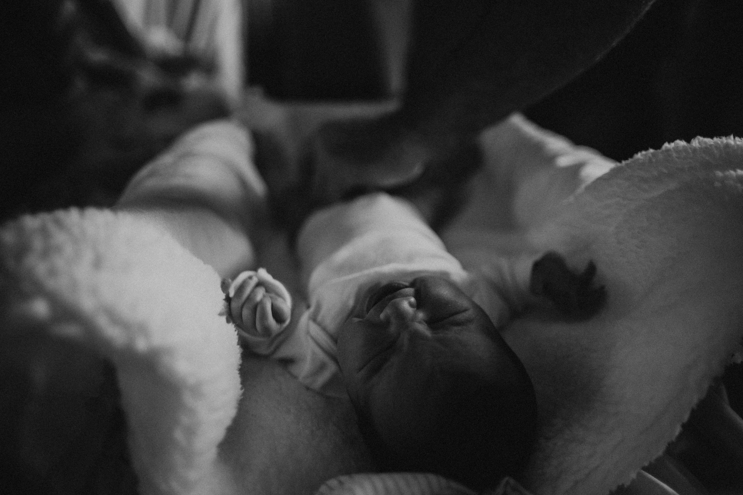 1 day before & after Helen’s Birth. Fotografa documental de familia e nascimento em Florianópolis SC Daria Ermolaev