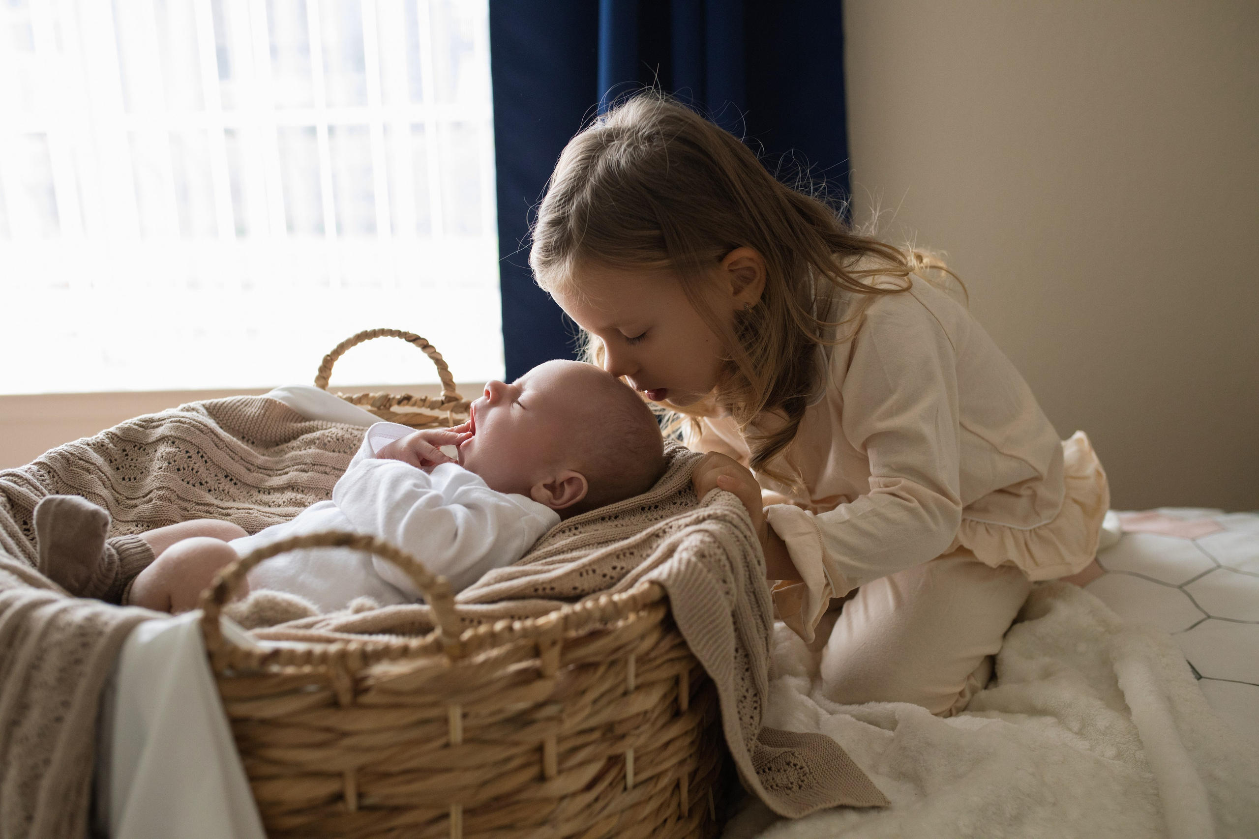 Newborn Lifestyle. Family photographer in Bay Area, California