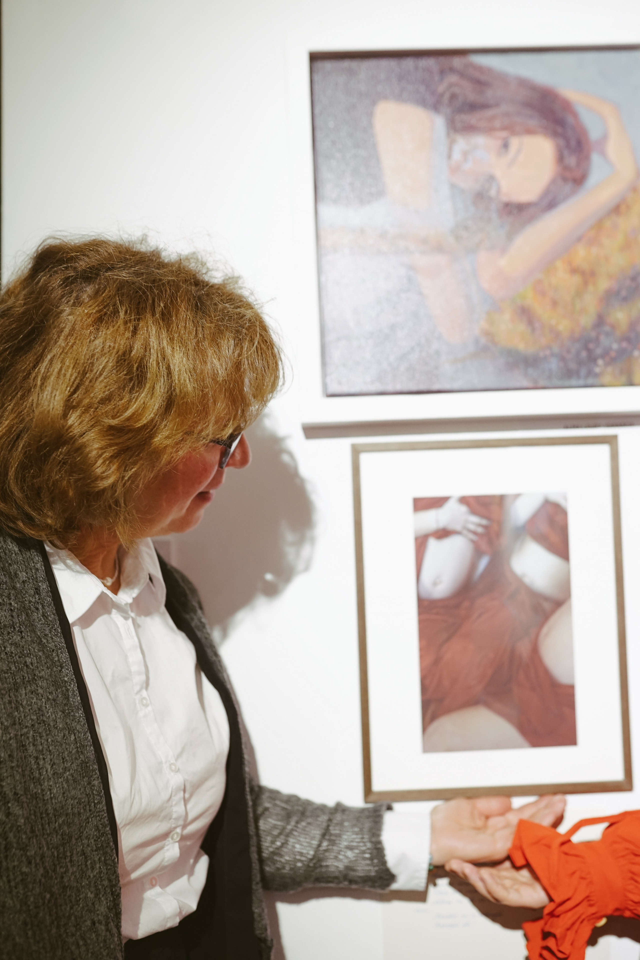 Expoziție Foto Maternitate Brașov | Mădălina Beda. Madalina Beda- Artist vizual, fotograf, doula la nastere, consultant babywearing Brasov si in toata tara