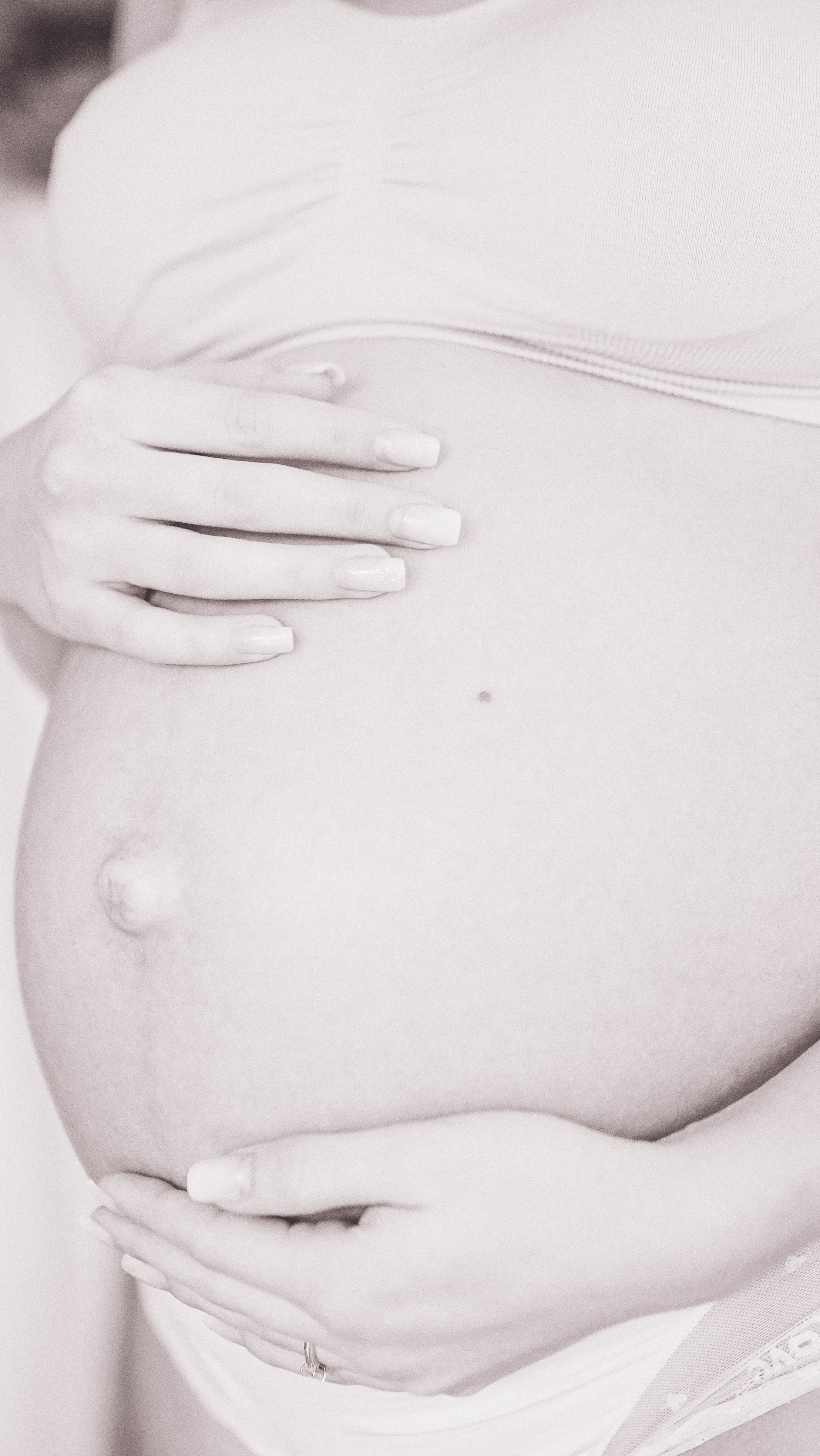 Mother Earth: Proiect de Fotografie Maternitate | Mădălina Beda. Madalina Beda- Artist vizual, fotograf, doula la nastere, consultant babywearing Brasov si in toata tara