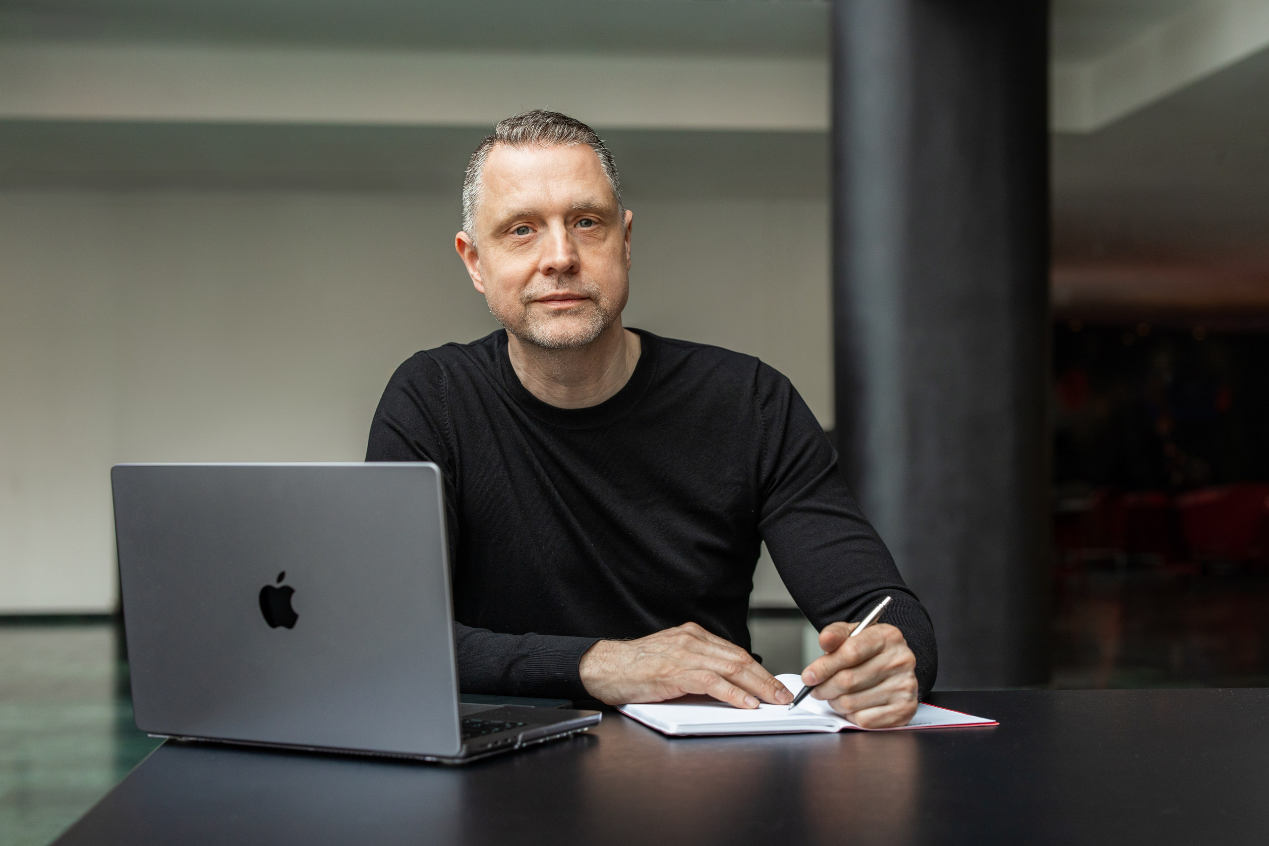 Price and booking. Dana Lišková — Empathetic Photographer | Introspective Artist |Neurodivergent Coach | Founder of Artepy.cz