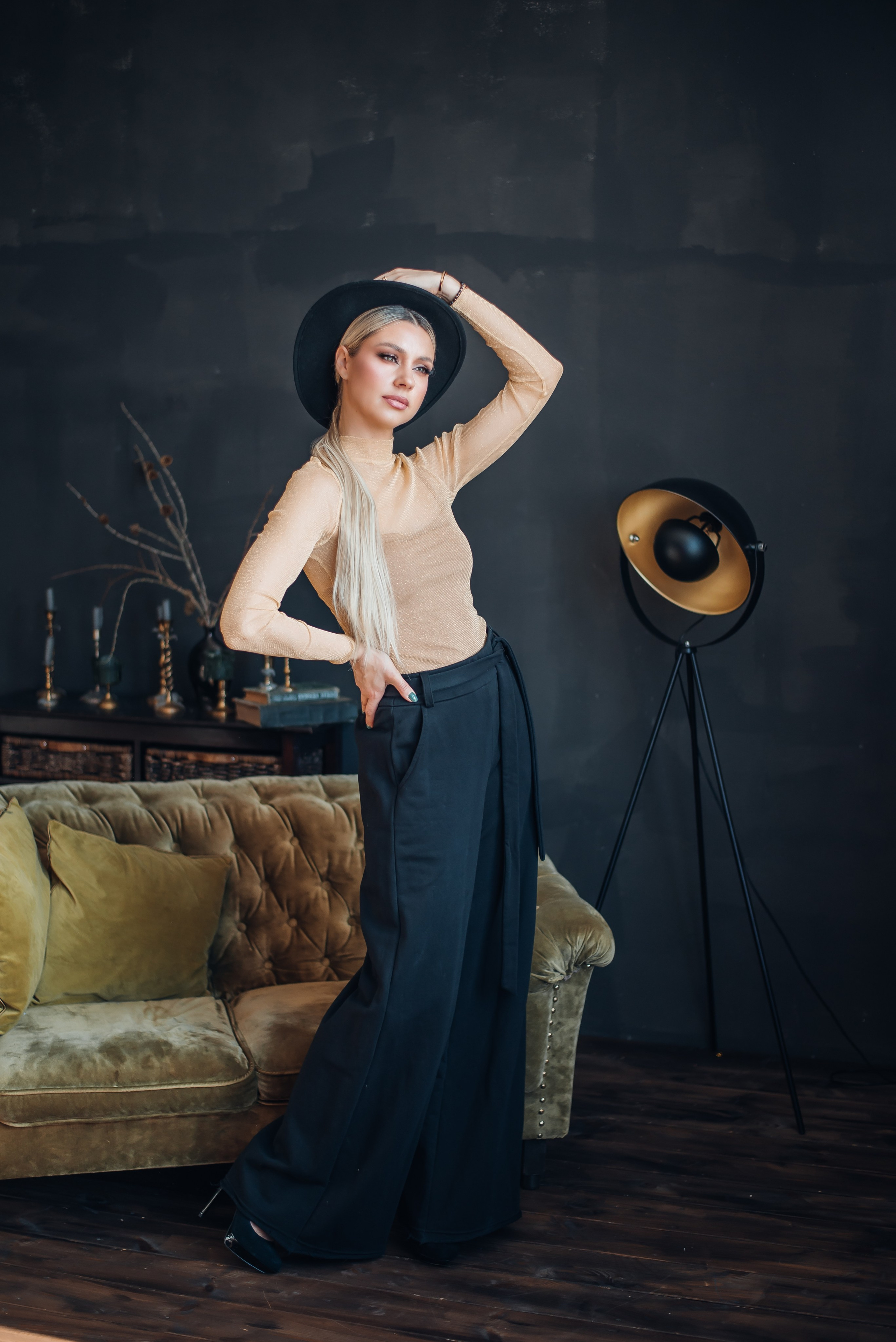 Fotosesijos studijoje. Aukse Stravi fotografė
