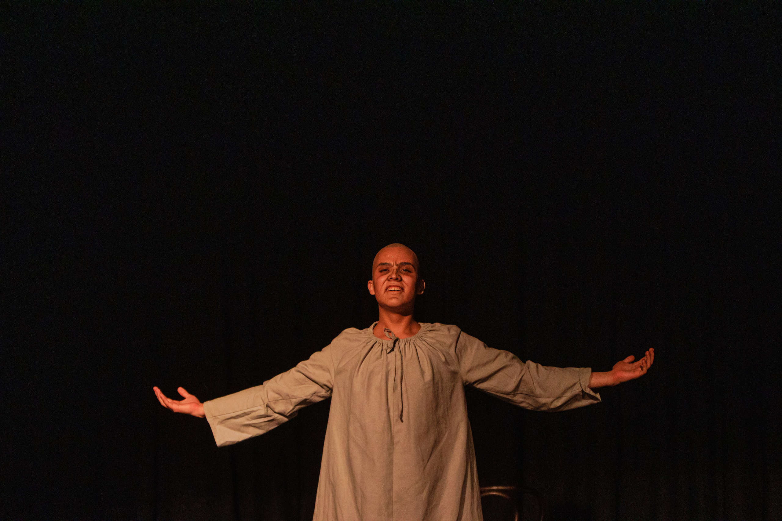 Fotos de la representación teatral en Valencia. Fotógrafo de retrato, familia y reportajes en Valencia | España | Europa Vitalii Lumier