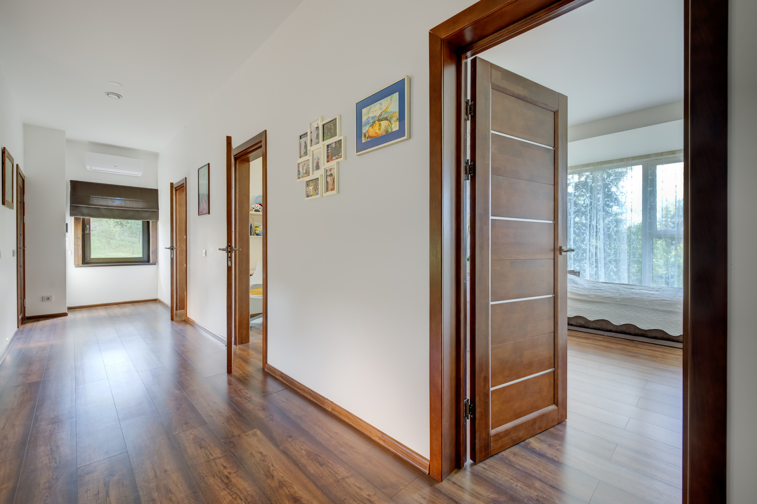 Sadyba Vinliaus r. prie ežero. Elina Sapiega fotografė Vilniuje