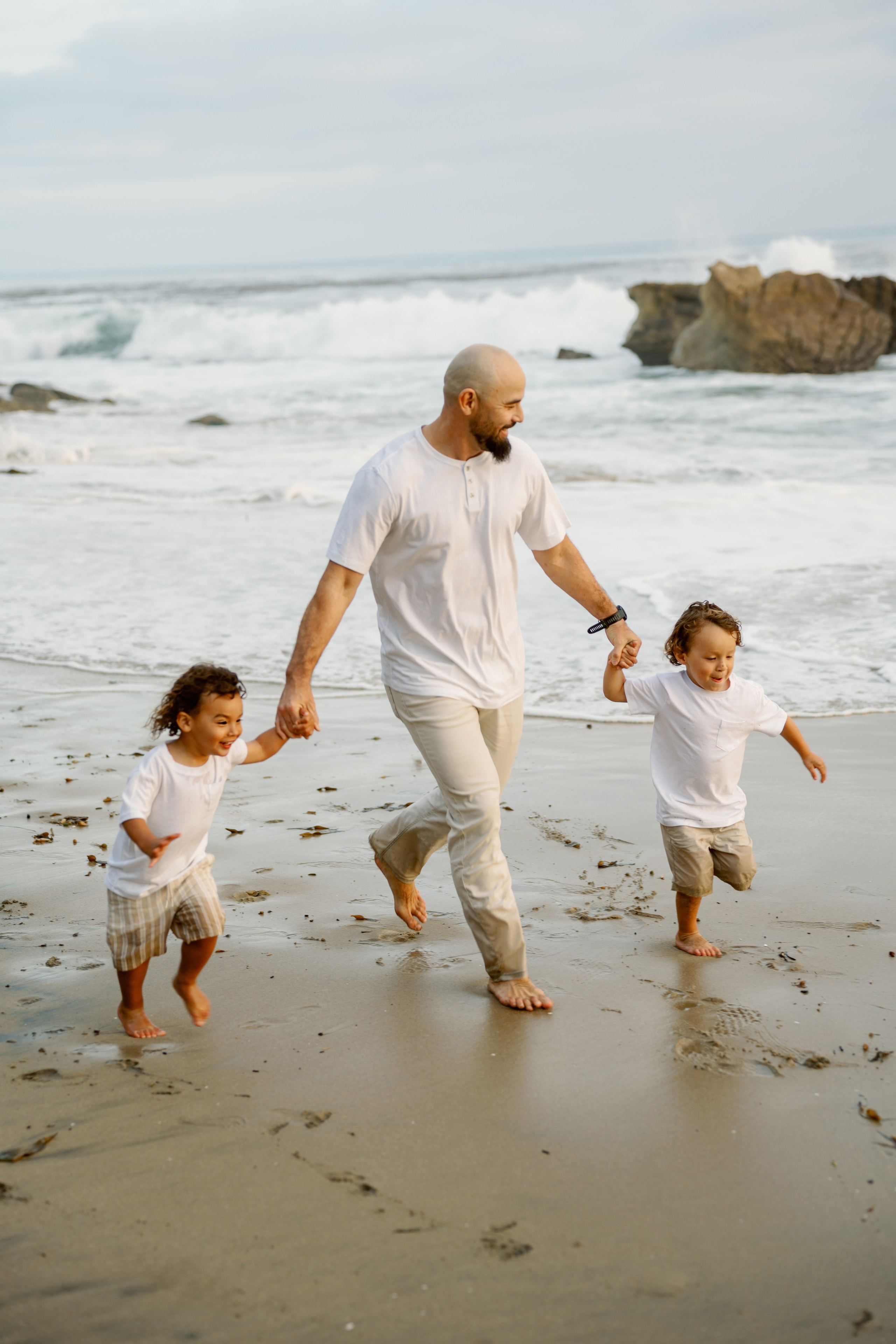 Maternity Photoshoot at Laguna Beach. Wedding Photography & Videography Team in California, Los Angeles, San Francisco, San Diego and Travel