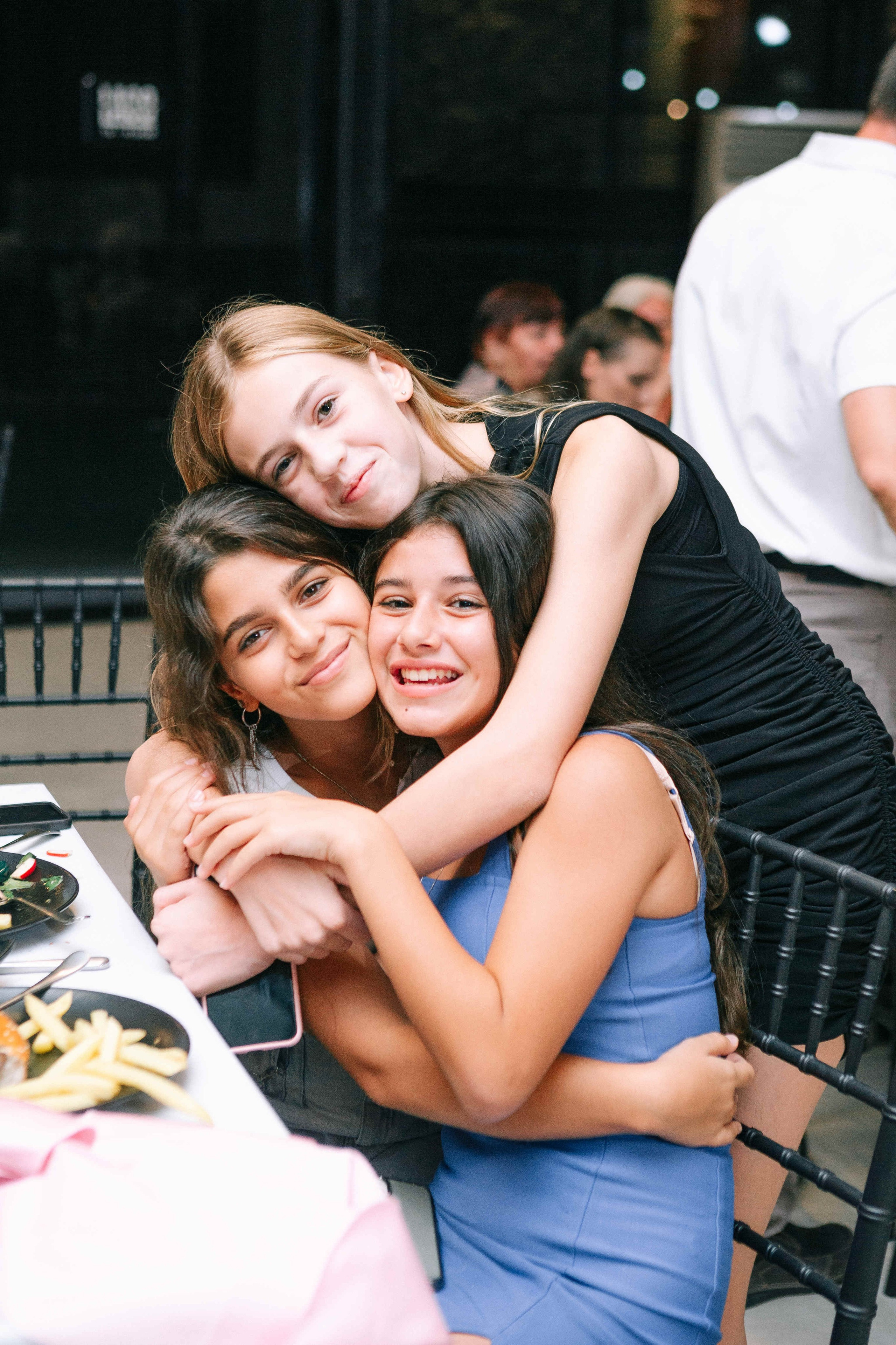 PARTY WITH FRIENDS. Https://shi-photo.com/