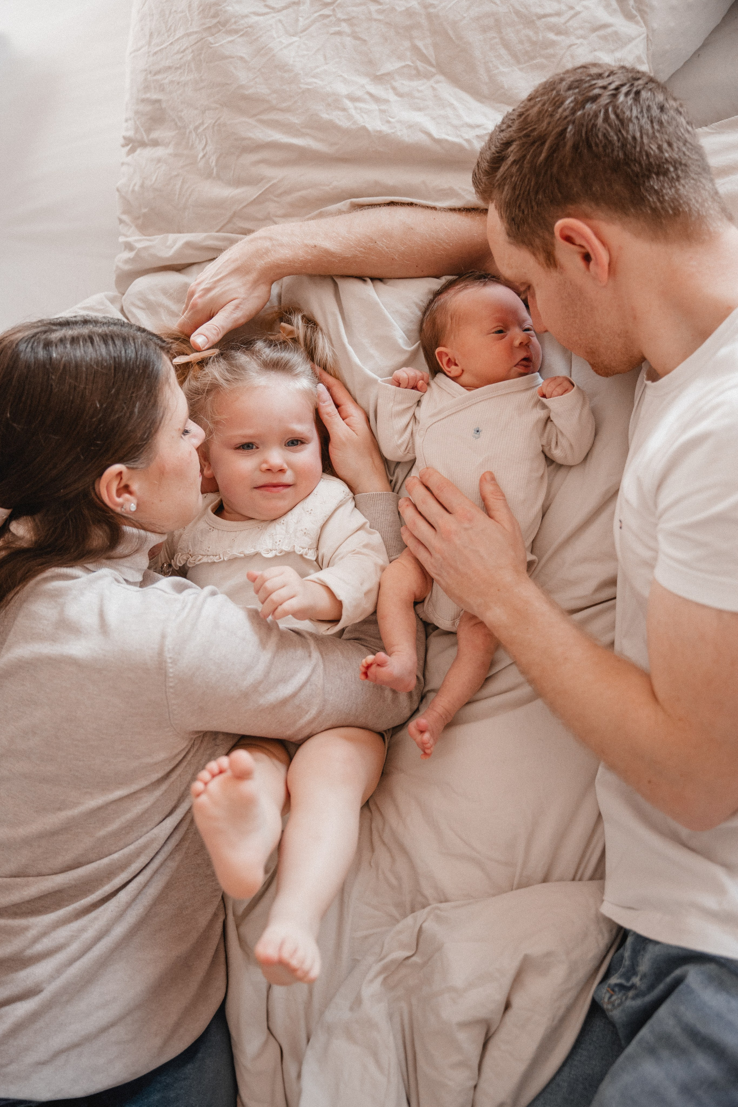 Neugeborenenfotos Zuhause. Hochzeitsfotografie |Hochzeitsfotograf Bochum | Hochzeitsfotograf Dortmund | Hochzeitsfotograf Essen | Hochzeitsfotograf Ruhrgebiet