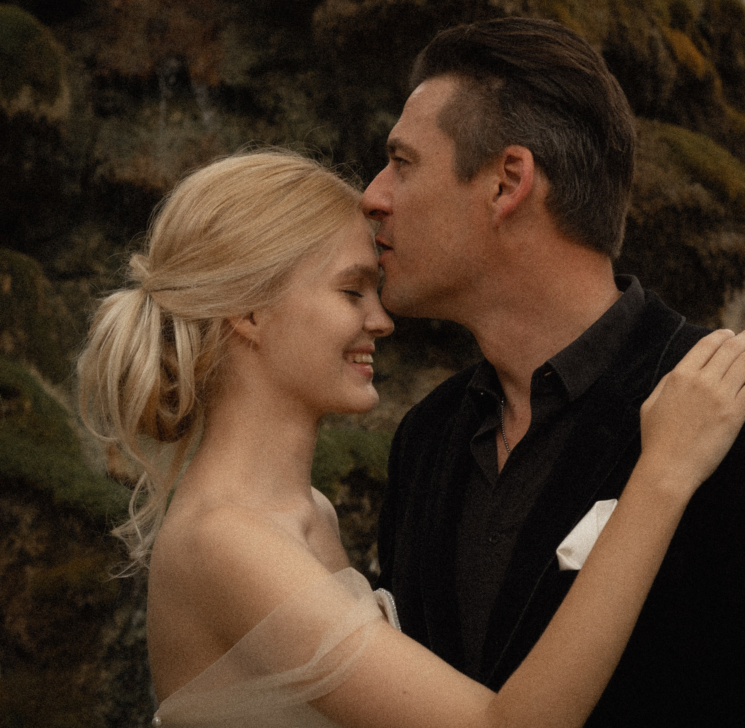 Nouveaux mariés. Histoires d’amour, séances photos de famille et de mariage en France