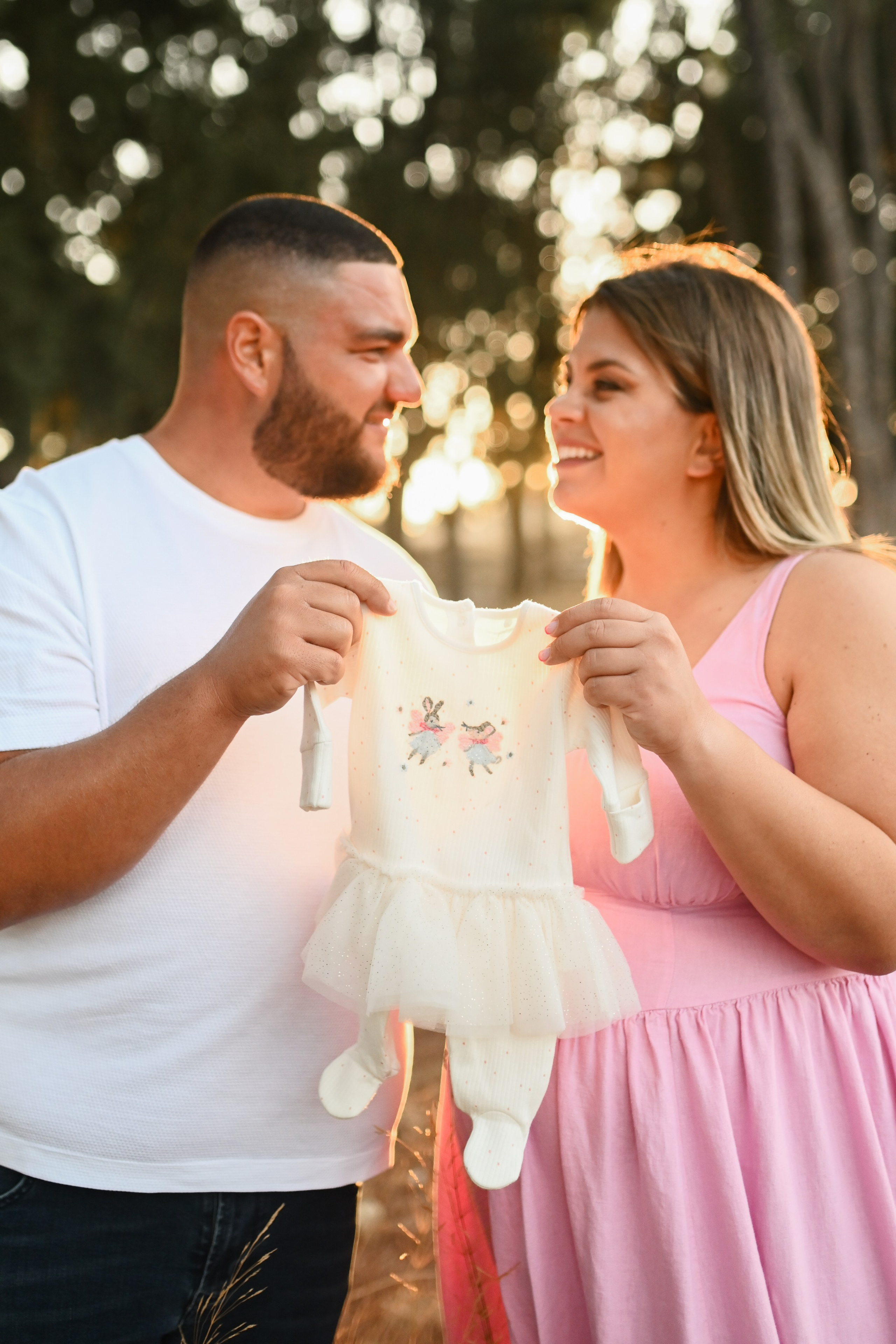 Φωτογράφιση εγκυμοσύνης στο Φιλέρημο Ρόδου – Μαγικές στιγμές μέσα στη φύση. WELCOME