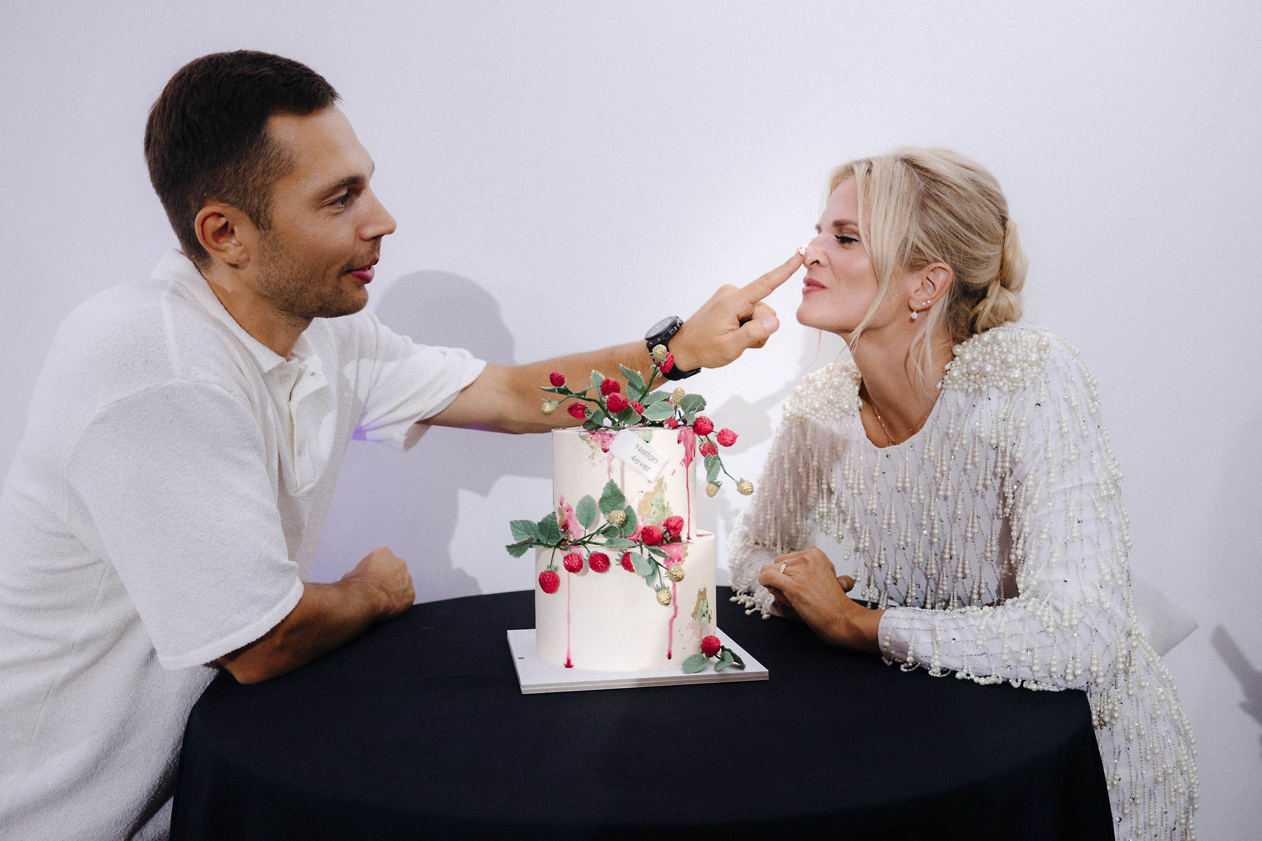 Юбилей свадьбы — 10 лет вместе, Porsche, страсть и стильная фотосессия в Риге. Евгений Тимофеев | Свадебный и контент-фотограф и видеограф в Риге