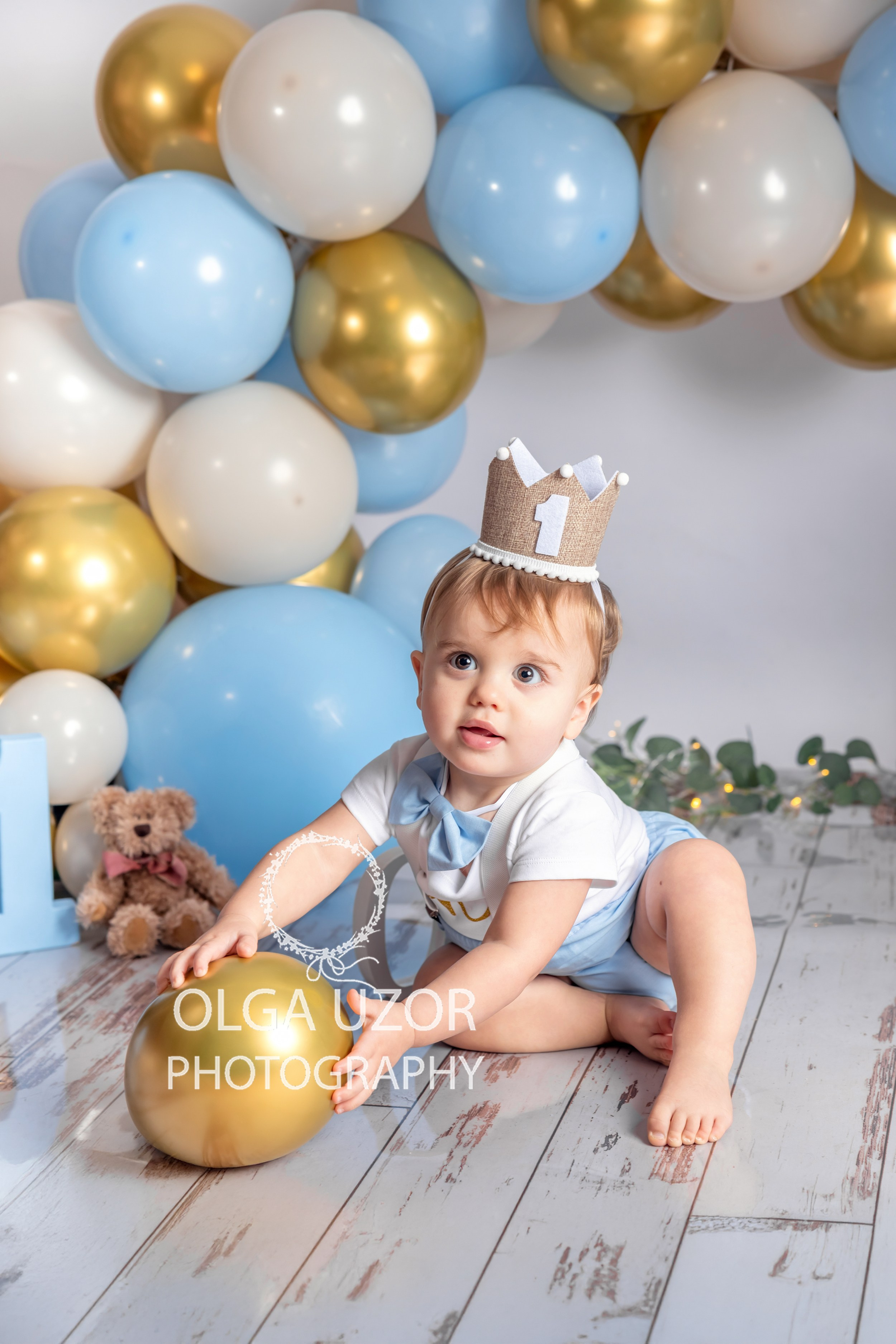 Cake smash photo session Hertfordshire, Stevenage. Stevenage, Hertfordshire family, maternity and newborn photographer