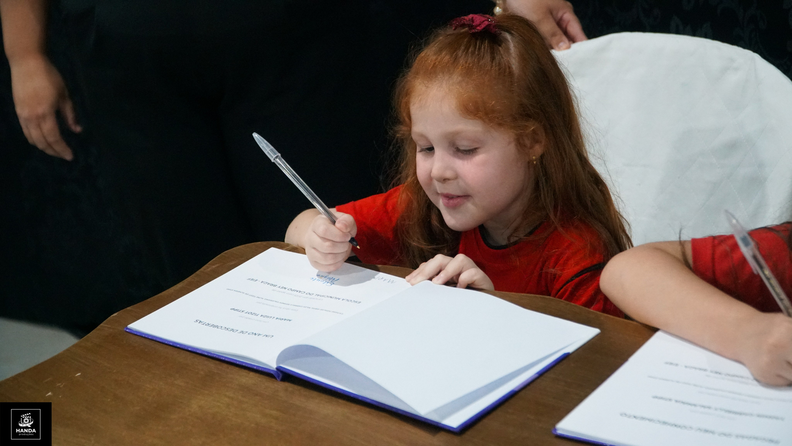 Noite autógrafos colégio Aurélio Buarque de Holanda. Handa Produções