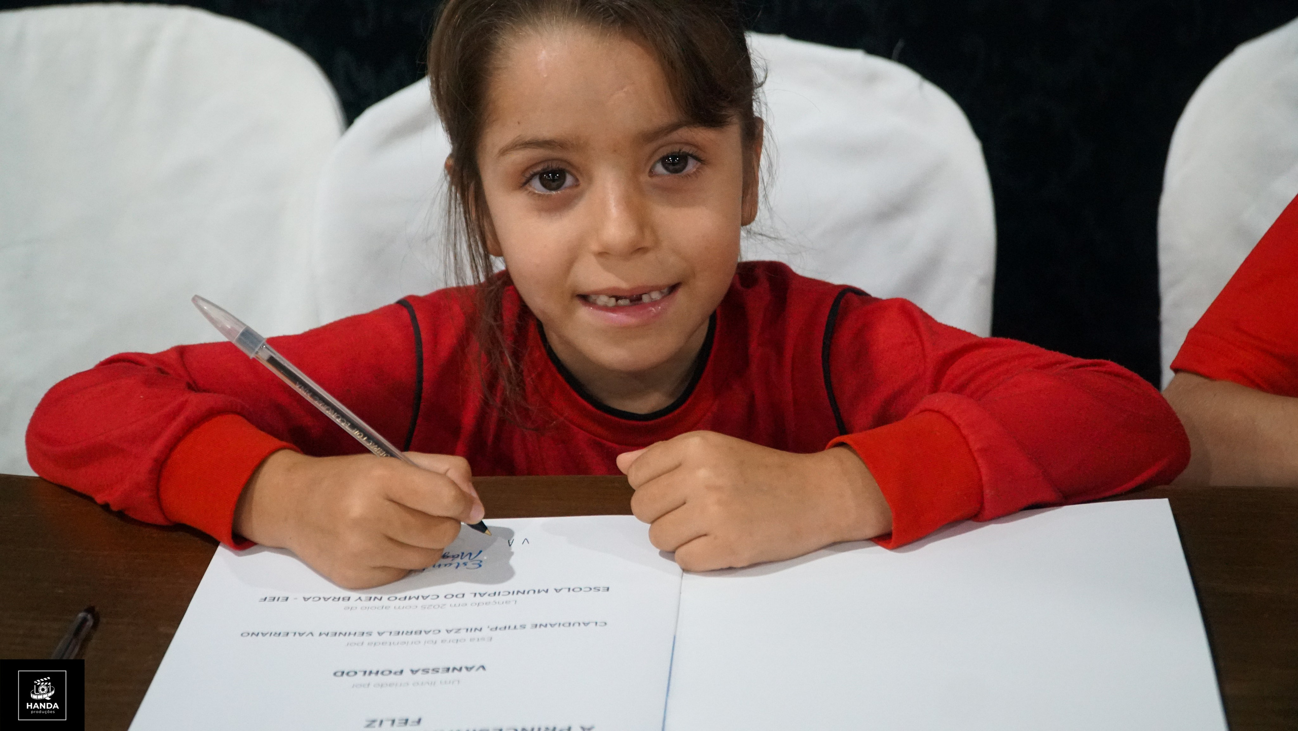 Noite autógrafos colégio Aurélio Buarque de Holanda. Handa Produções