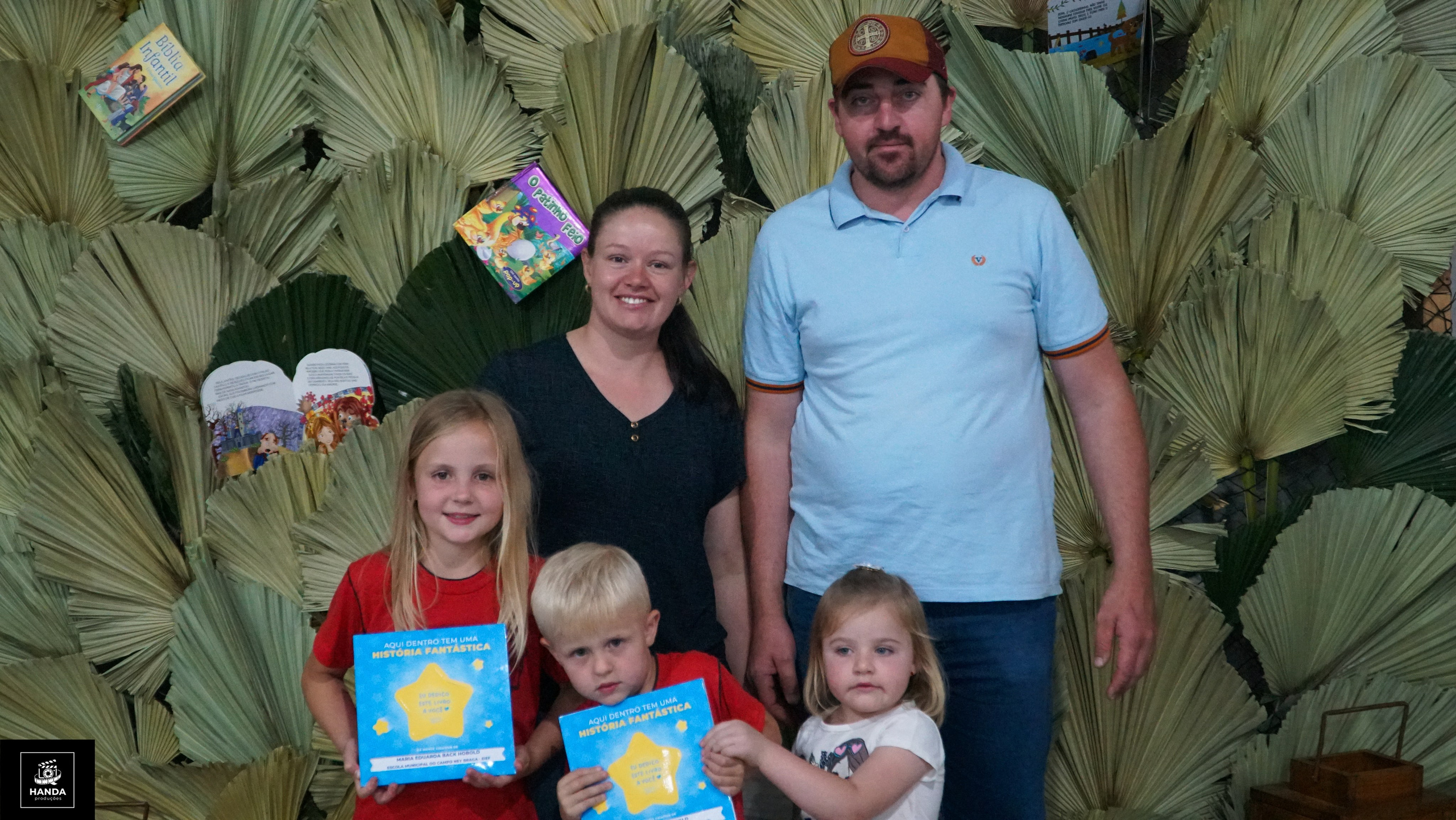 Noite autógrafos colégio Aurélio Buarque de Holanda. Handa Produções