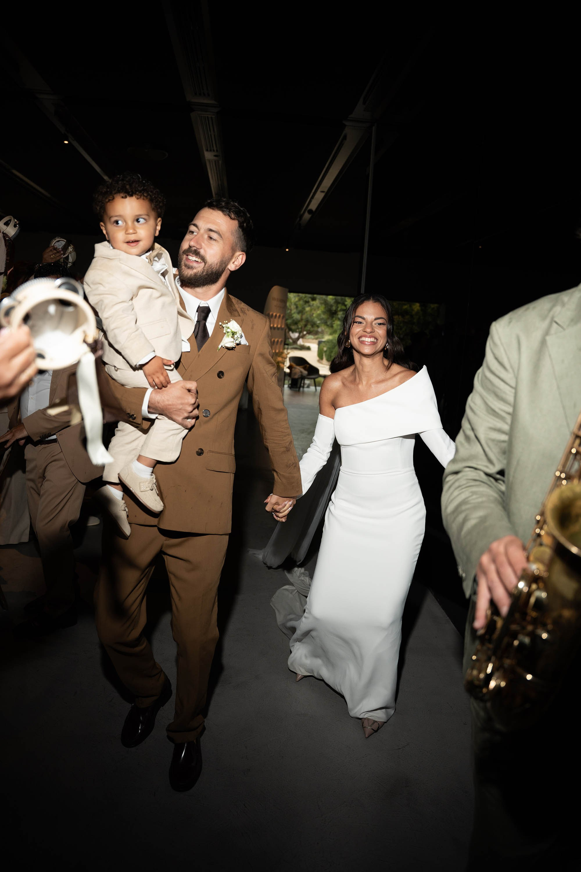 Sarah and Theo — VIVOOD. Fotógrafos de bodas de destino y creadores de contenido con base en España