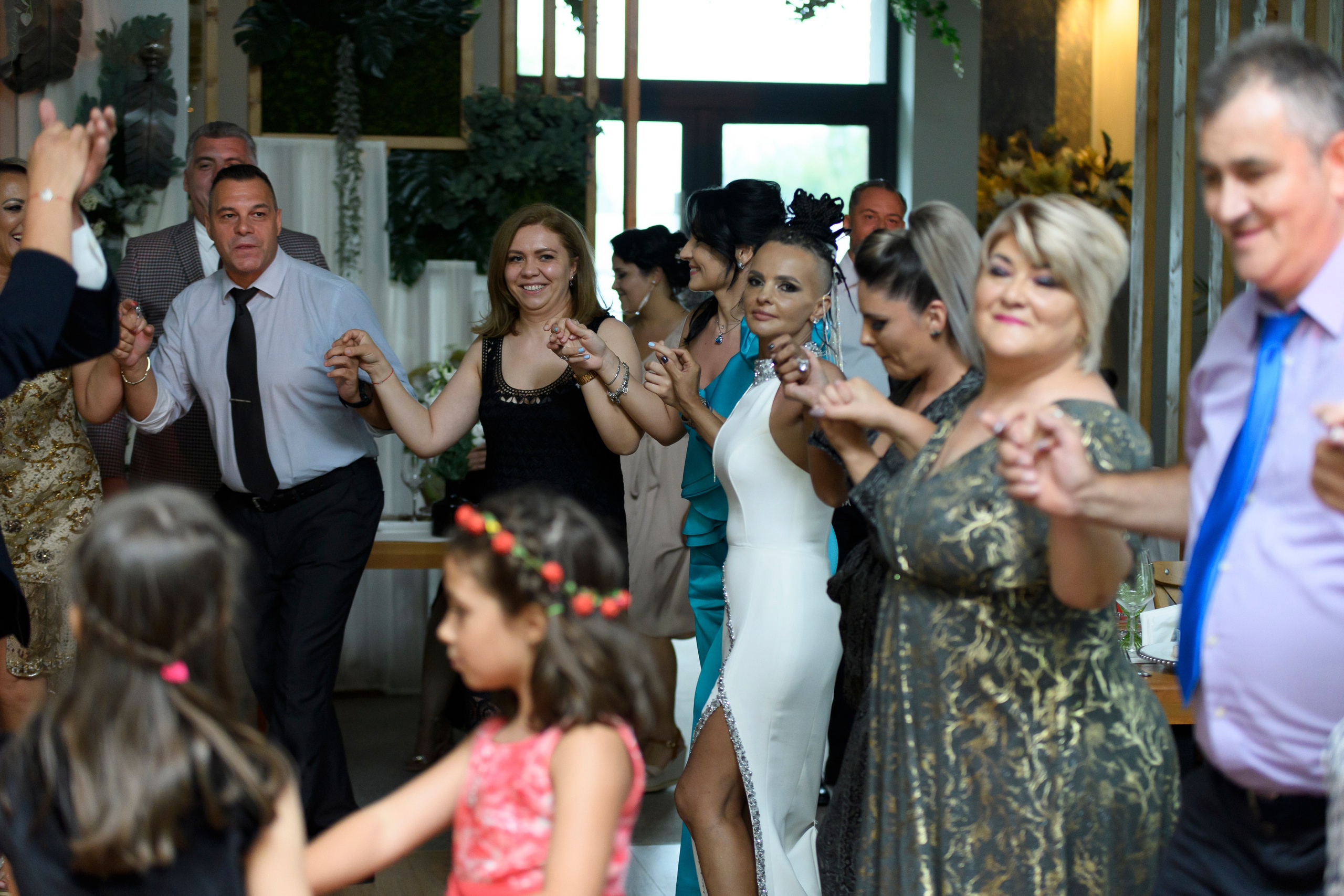 Fotografii Nunta + Botez Ciresul Salbatic. MDimaFotoStudio. Fotograf de nuntă, evenimente private și de familie