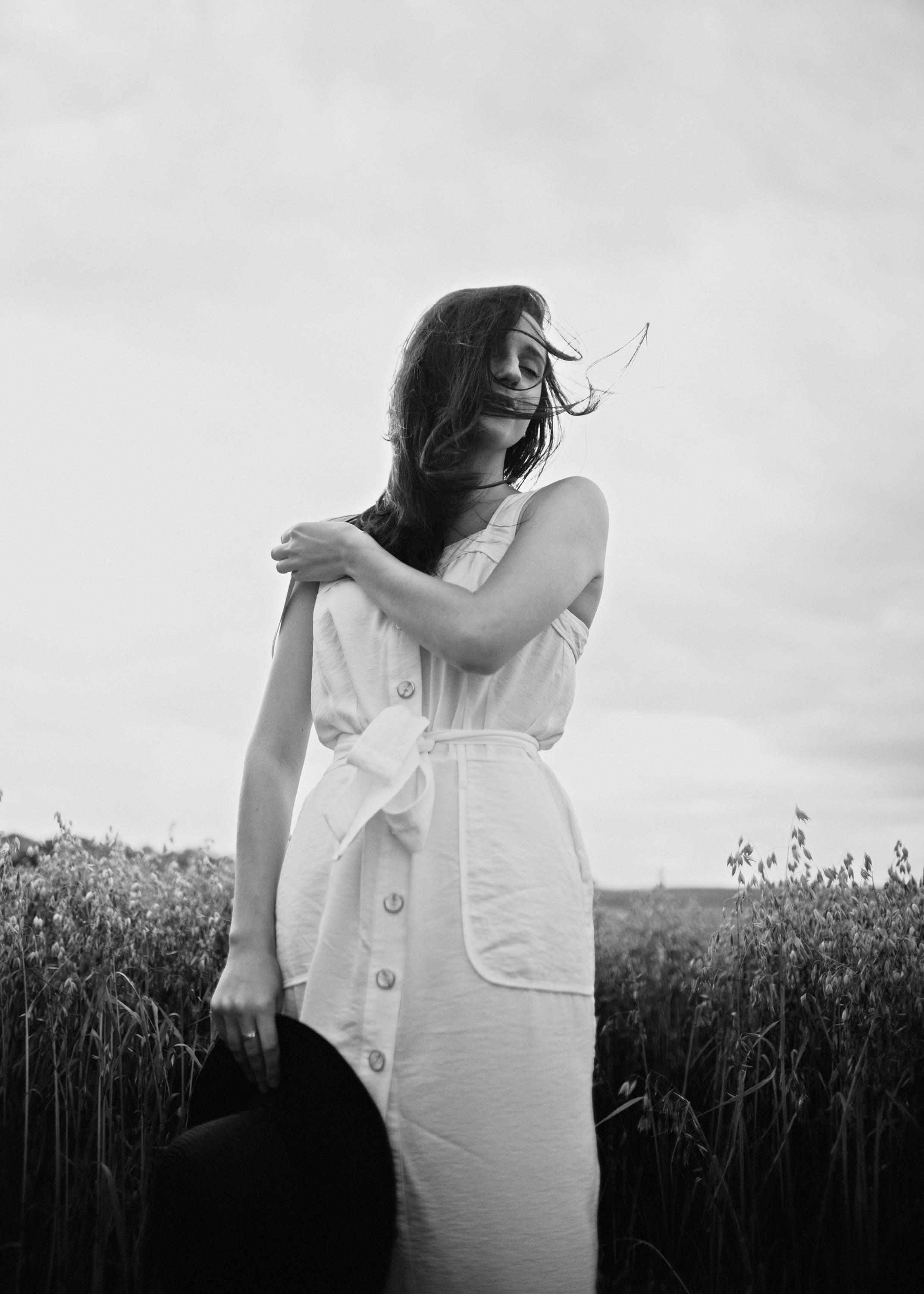 Katya | tenderness in the field. Kaja | fotograf psów we Wrocławiu