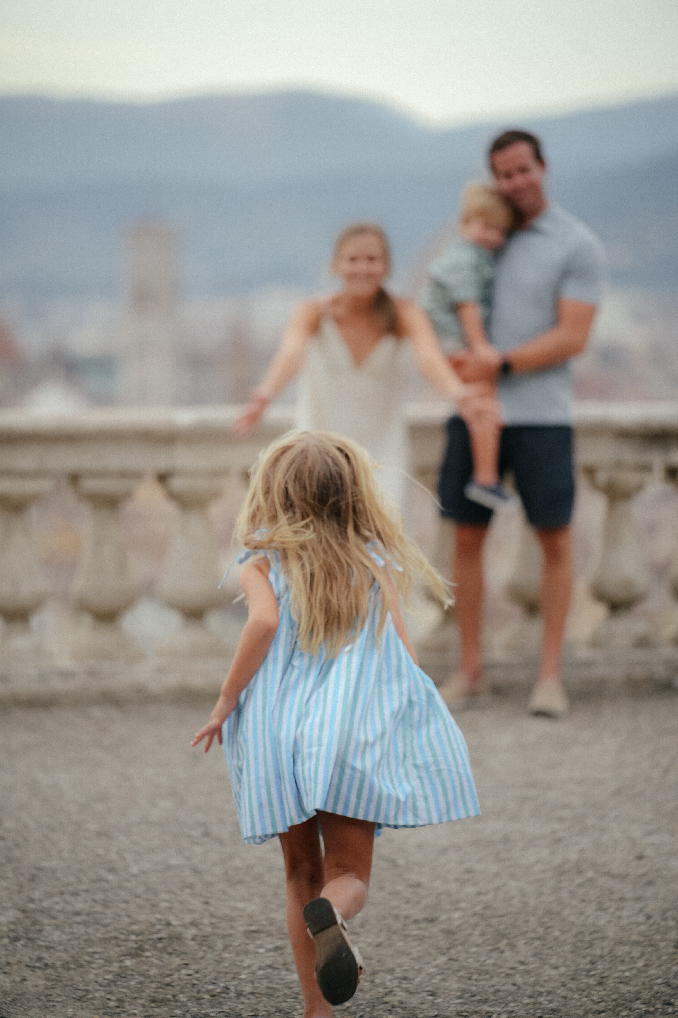 Nicole & Family. Wedding Photographer in Italy