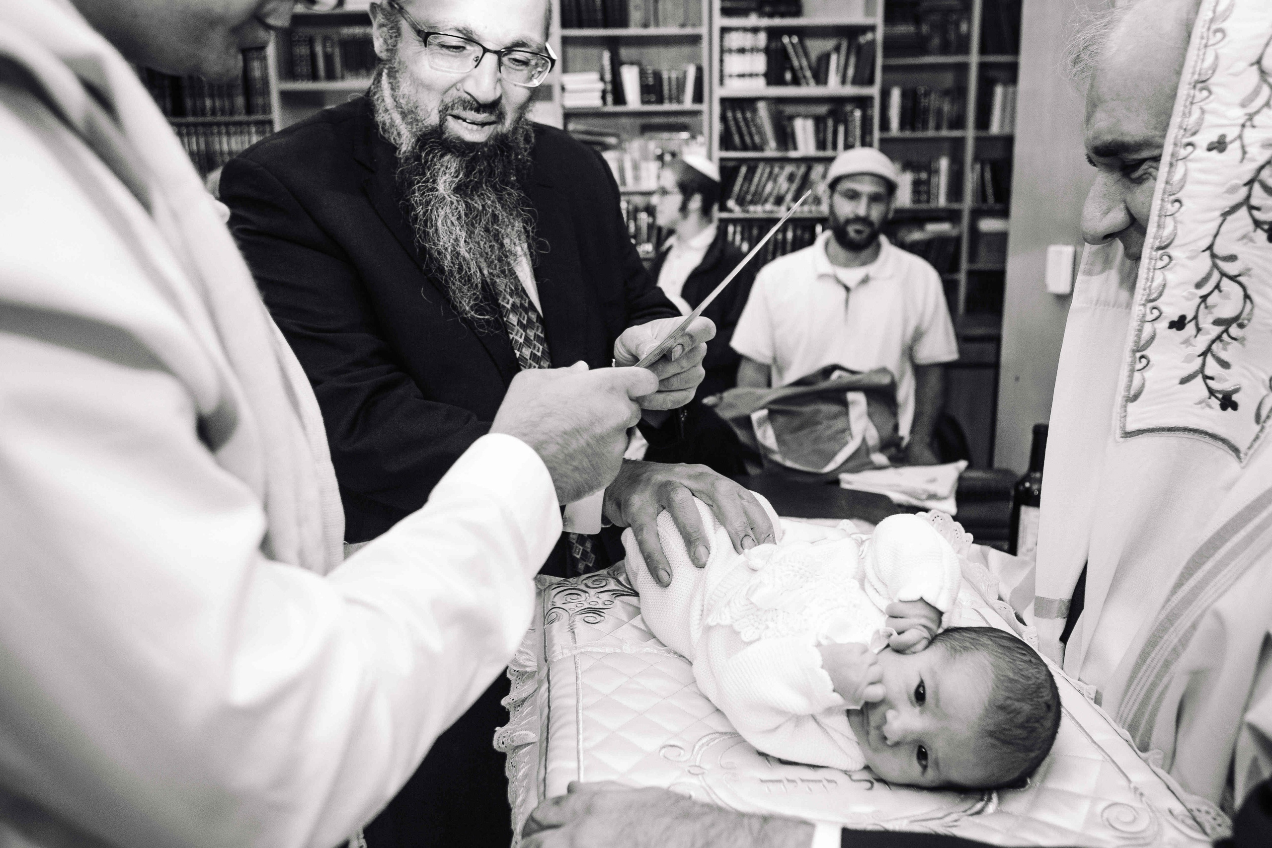 BRITH MILA IN THE SMALL SYNAGOGUE. PHOTOGRAPHER IN ISRAEL