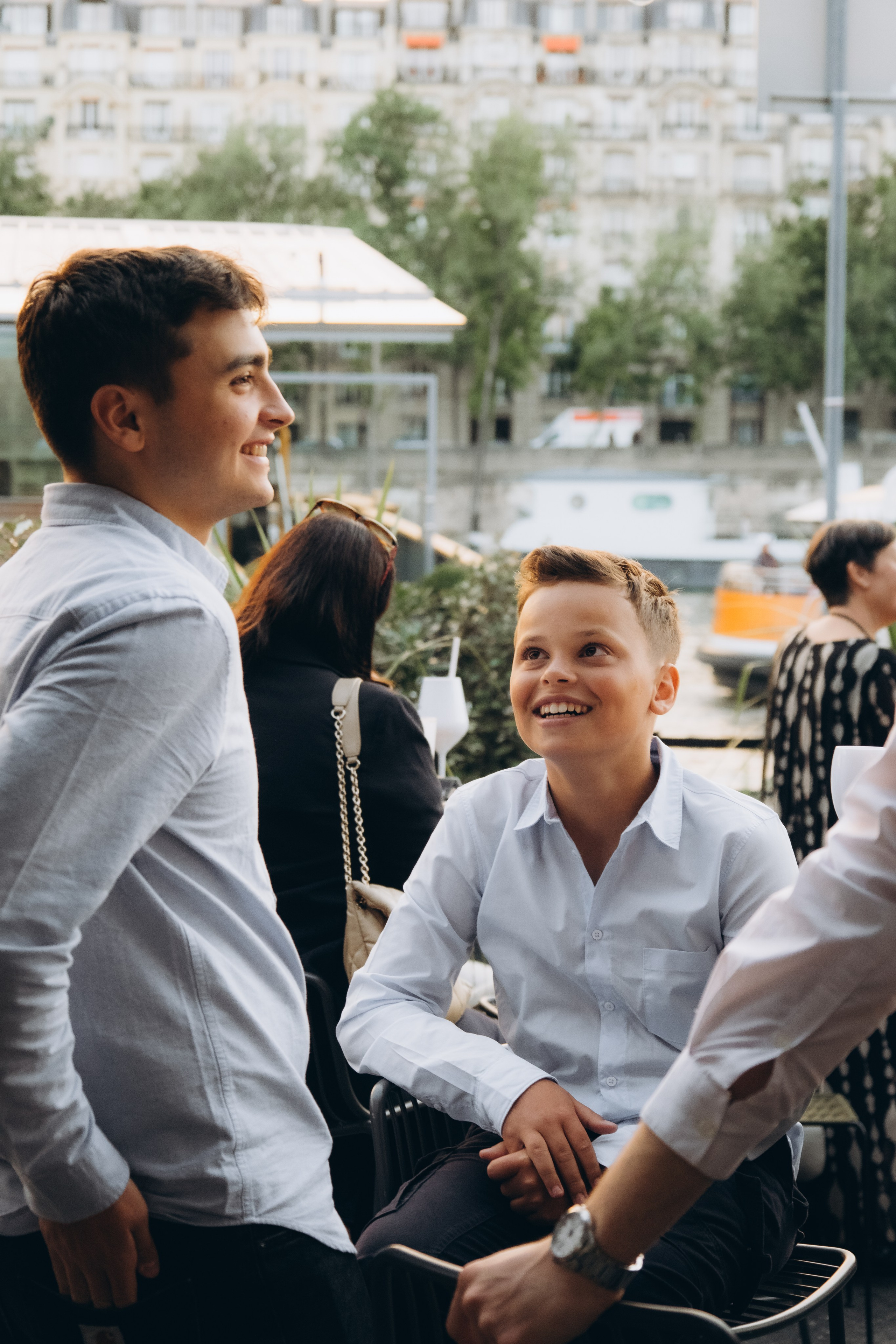 Marie’s Birthday with an Eiffel Tower view. Photographer in Paris Marina Chaput