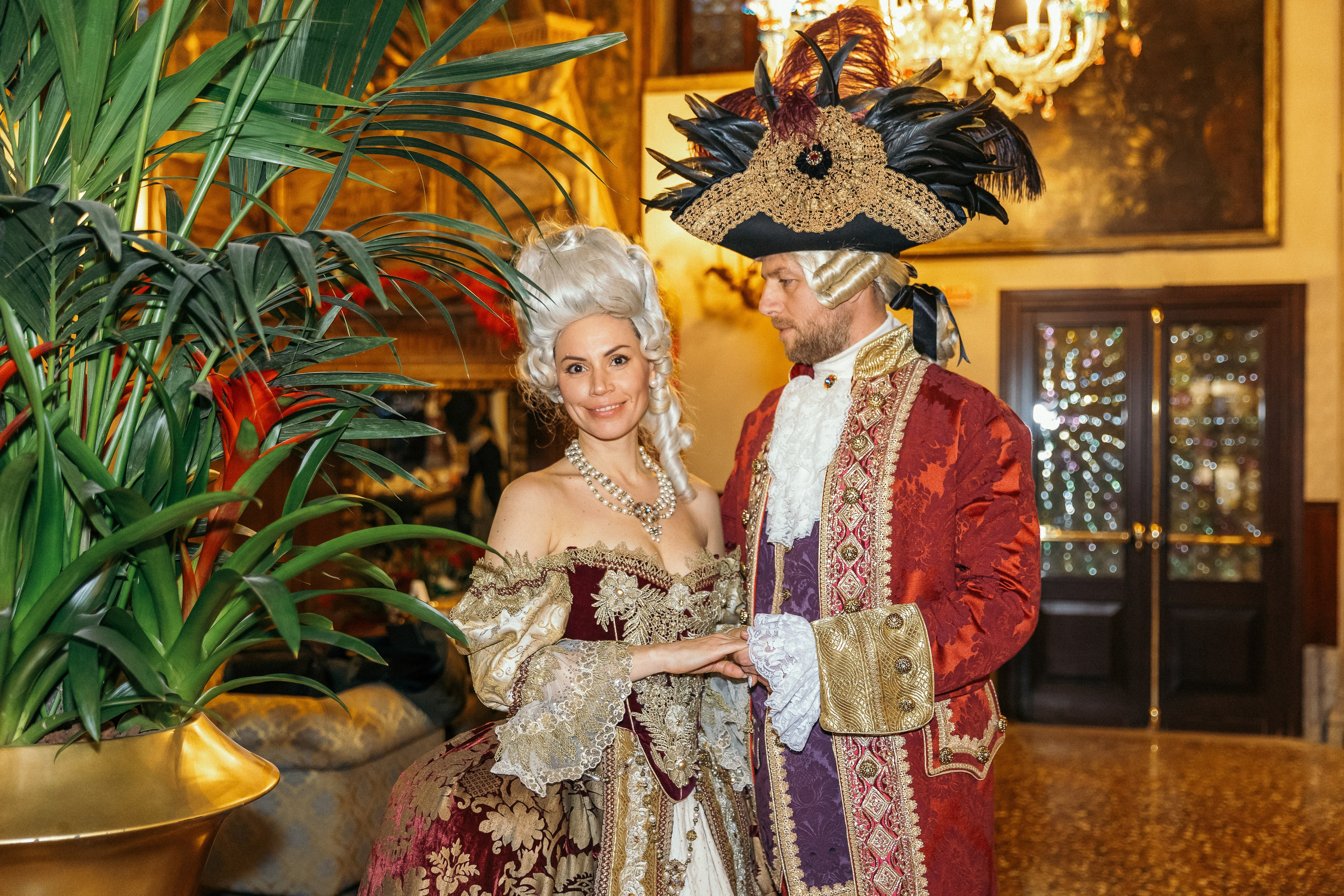 Aleksandr & Ekaterina in venetian carnival
