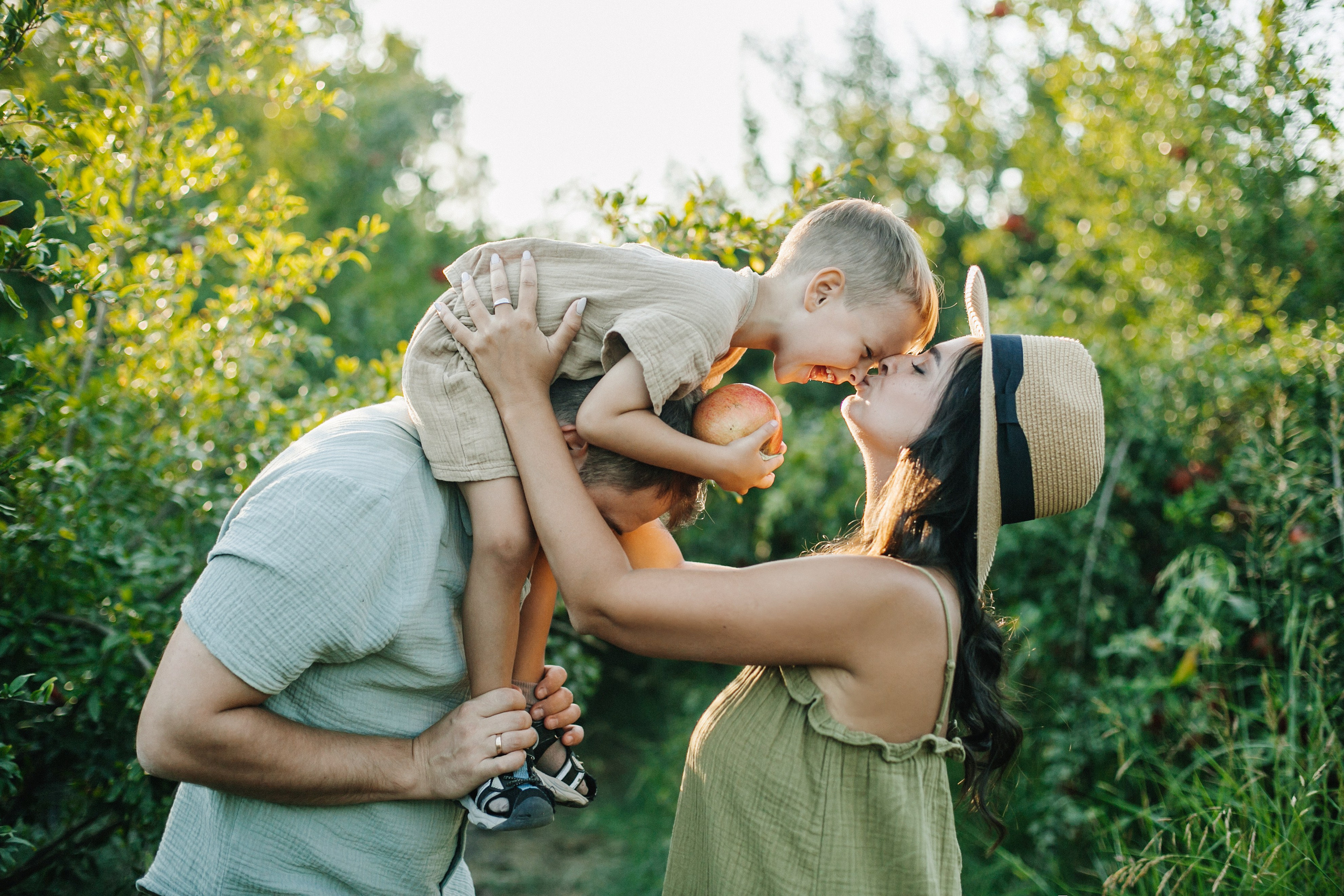Binyamina garden. Family photographer in Israel