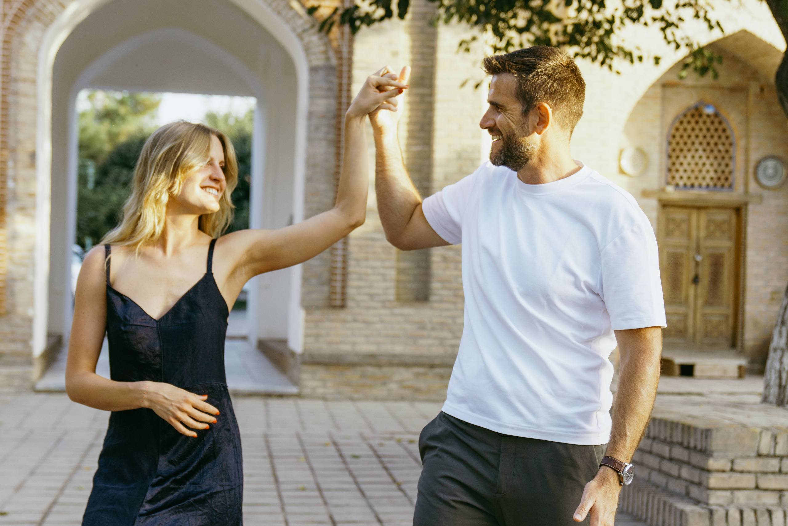 Love Story photoshoot in Samarkand with the backdrop of Gur-Emir. Photographer in Uzbekistan and Samarkand Djasur Marupov