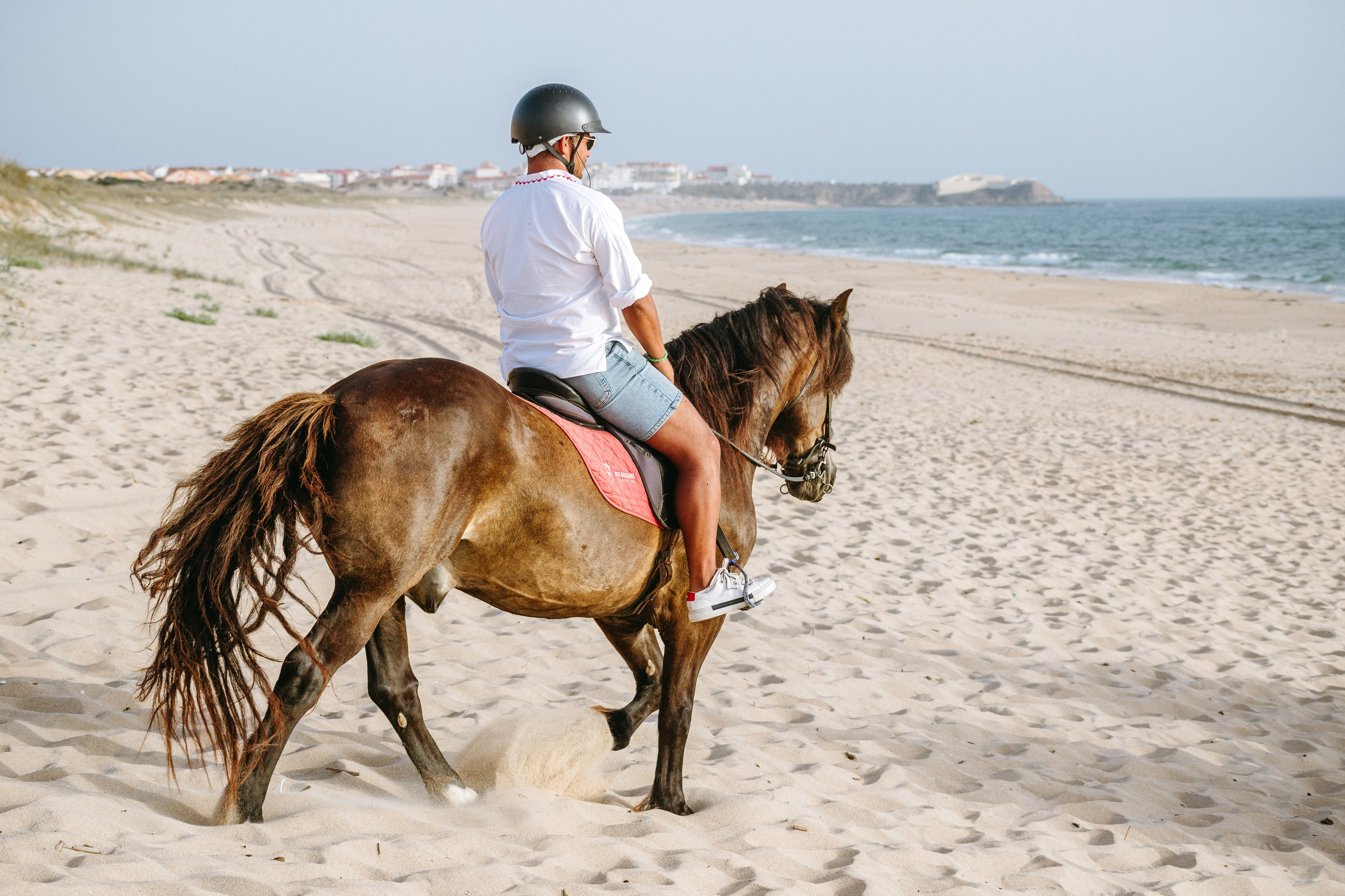 Marlene & Tiago com filhos. Passeios a Cavalo na Praia Peniche | Eco Salgados Agroturismo