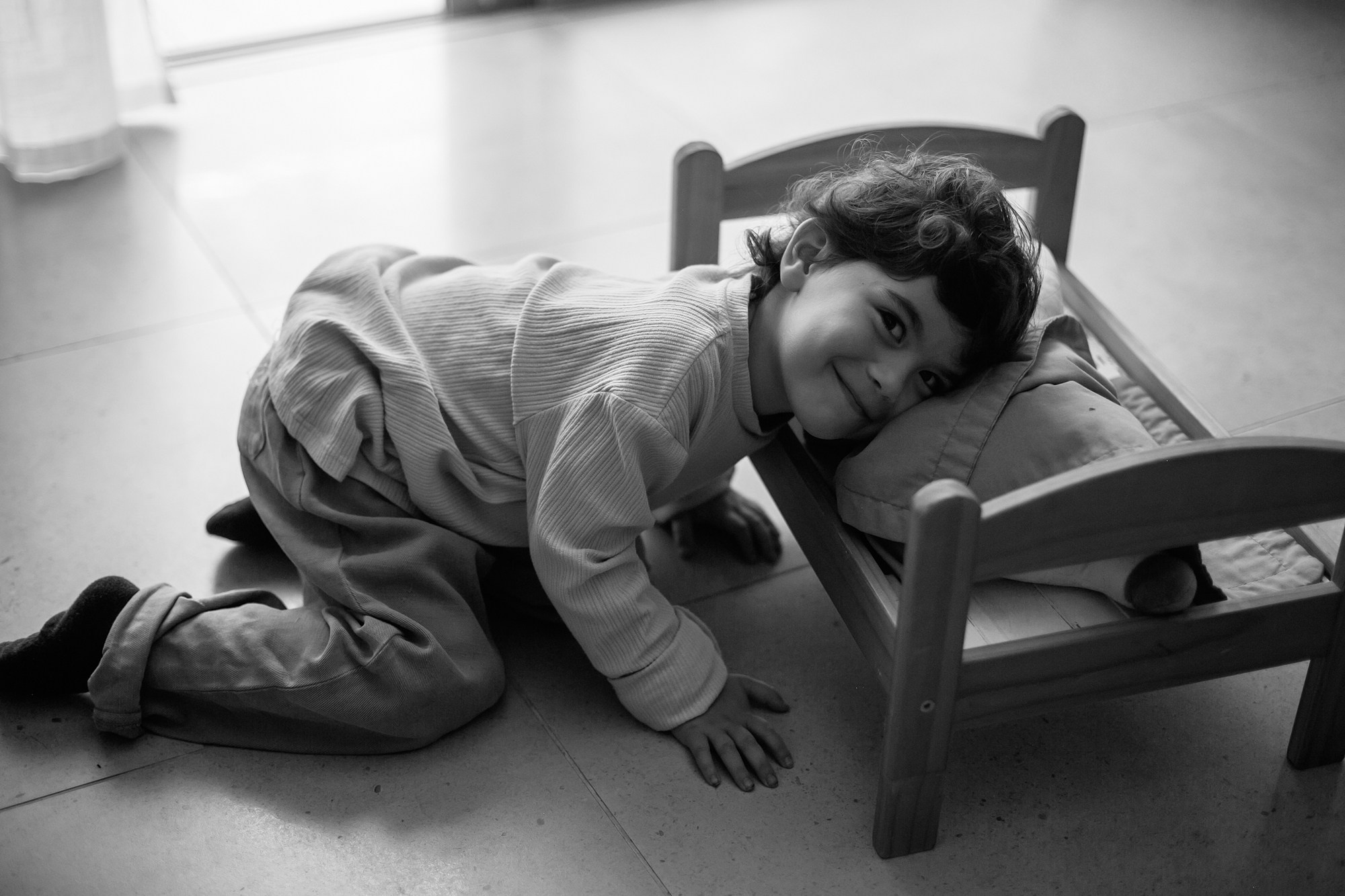 Mom&daughter at home. Family photographer in Israel