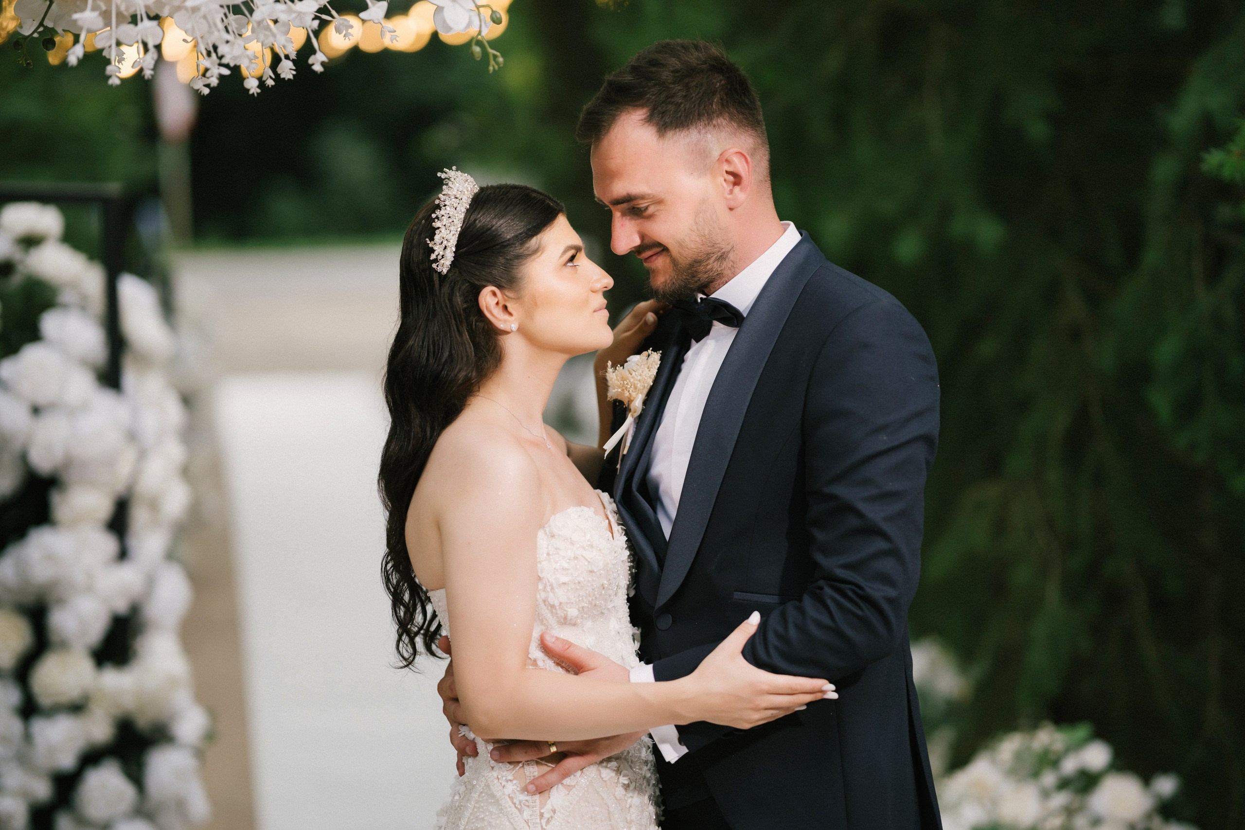 1. Mireasa Adriana în timpul pregătirilor de nuntă în Tudora Botoșani2. Costumul mirelui Ionuț fotografiat artistic în ziua nunții3. Prietenii mirelui la tradițiile de nuntă în Tudora4. Bărbieritul mirelui în cadrul obiceiurilor tradiționale de nuntă5. Fotografii de familie la biserică în ziua nunții6. Portret de familie cu mirii și copilul lor la nunta din Botoșani7. Primul dans al mirilor la Mariage Dor Baisa Botoșani8. Decor elegant de nuntă la Mariage Dor Baisa9. Emoții și tradiții la nunta din Tudora județul Botoșani10. Fotograf profesionist de nuntă în Botoșani surprinzând momente autentice - otograf-nunta-botosanifotograf-evenimente-botosanifotograf-profesionist-botosanifotograf-nunta-tudoranunta-tudora-botosanisedinta-foto-nunta-botosanipoze-nunta-botosanifotografii-nunta-tudorafotograf-cununie-religioasa-botosanibiserica-sfintii-imparati-constantin-si-elena-tudoramariage-dor-baisa-botosanirestaurant-nunta-botosanidansul-mirilor-mariage-dorpregatiri-mire-botosanipregatiri-mireasa-botosanitraditii-nunta-moldovaobiceiuri-nunta-tudorafotograf-familie-nunta-botosaniportret-miri-botosanigalerie-foto-nunta-botosanialbum-foto-nunta-botosaninunta-eleganta-botosaninunta-cu-traditii-botosanifotograf-premium-nunta-botosaniservicii-foto-video-botosanipoveste-de-nunta-botosanifotograf-documentar-nuntafotograf-natural-emotionalmiri-ionut-si-adriananunta-autentica-tudora -otograf-nunta-botosanifotograf-nunta-tudoranunta-tudora-botosanifotograf-evenimente-botosanifotograf-profesionist-botosaniservicii-foto-video-botosanigalerie-foto-nunta-botosanialbum-foto-nunta-botosani - nunta-autentica-botosaninunta-cu-traditii-botosanipoveste-de-nunta-botosanifotografii-emotionante-nuntamomente-autentice-nuntafotografie-documentara-nuntafotograf-natural-nunta- pregatiri-miri-tudorabiserica-tudora-botosanicununie-religioasa-tudoramariage-dor-baisa-botosanipetrecere-nunta-botosanivalsul-mirilor-botosani - alino-foto-studio-botosaniionut-si-adriana-nunta-tudorafotograf-alin-chirila-botosani