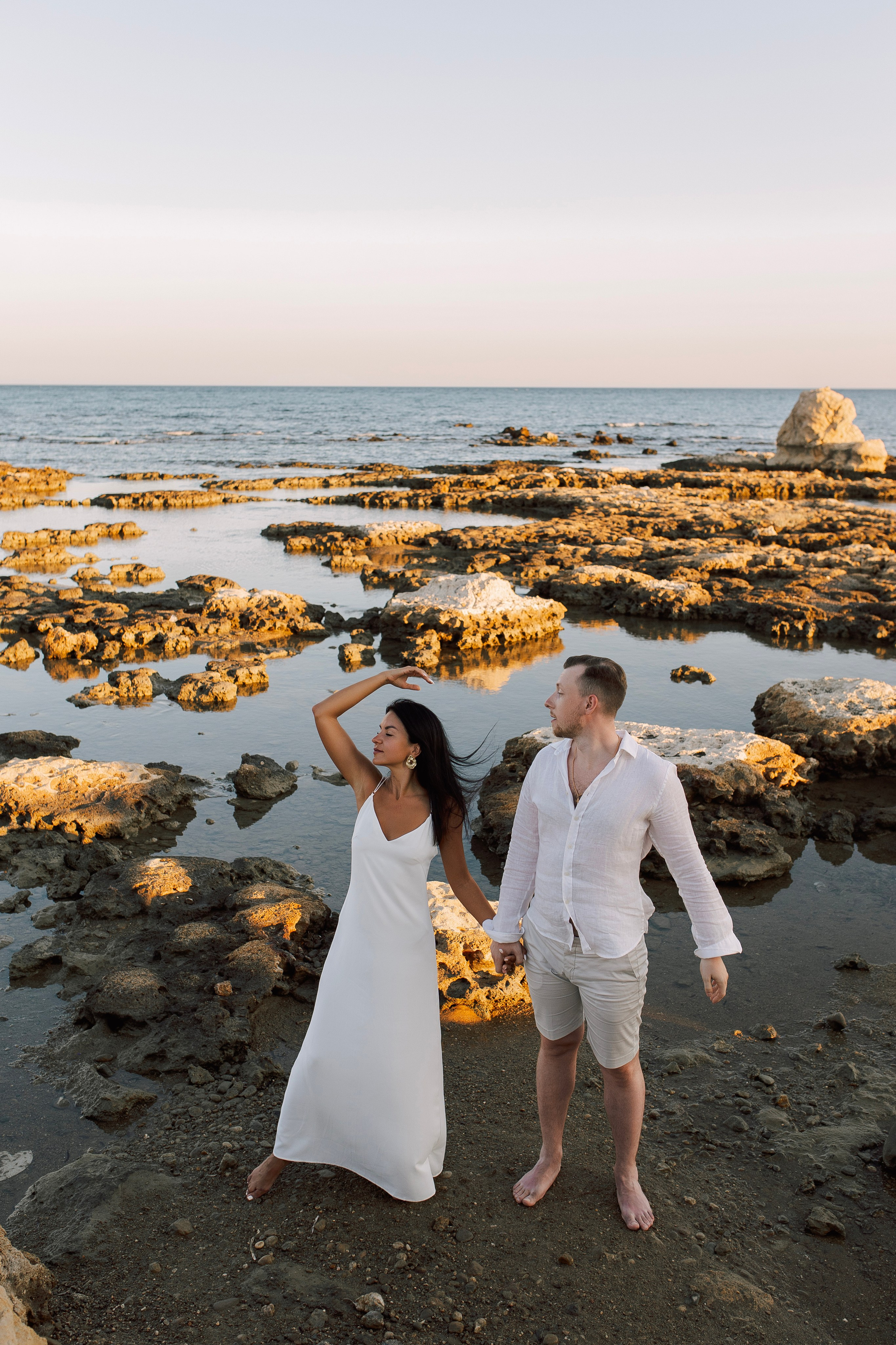 Aesthetic Couple Photoshoot Side Beach | Sunset Vibes. Professional Photographer in Alanya, Side, Belek, Antalya. Turkiye