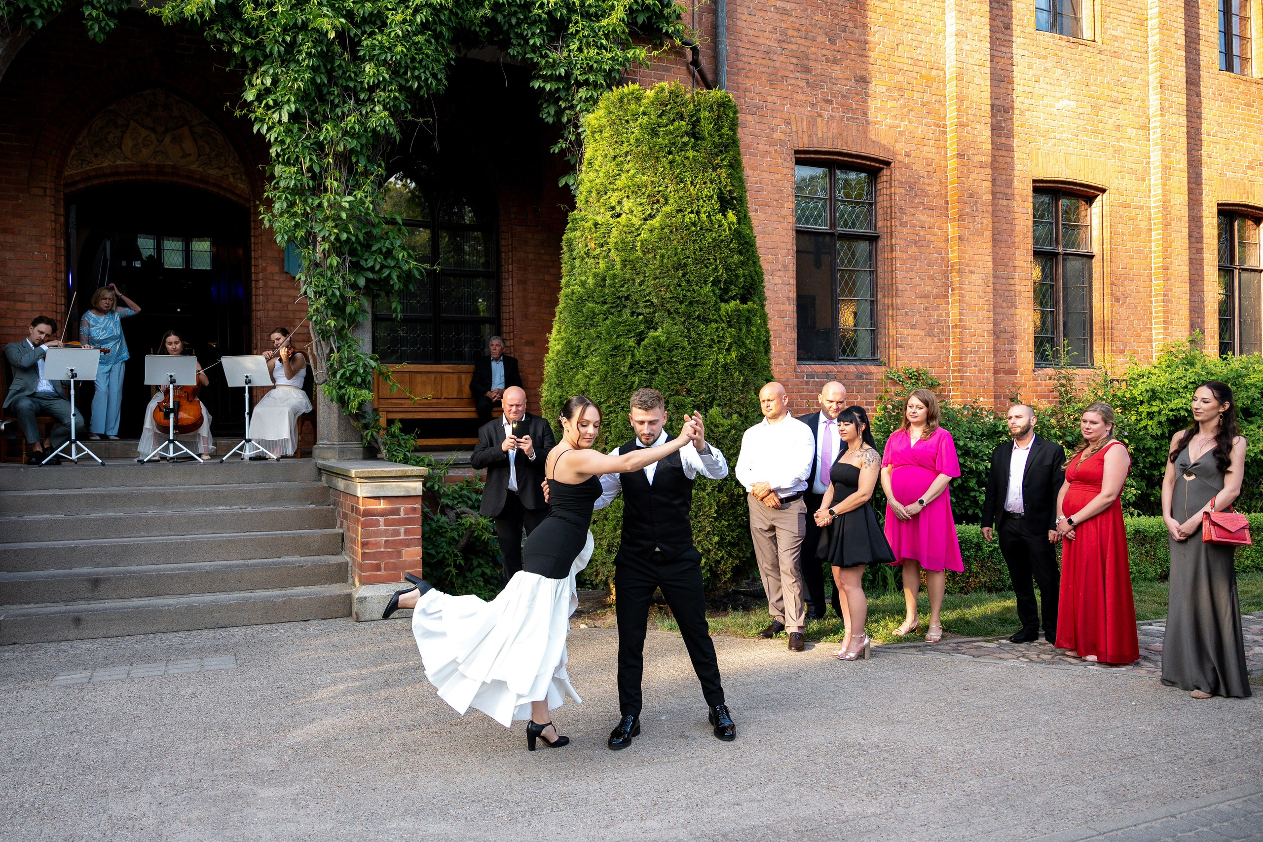 E&N: Zamek w Rzucewie. SL Wedding Photo — Editorial, Elegant & Timeless Wedding Photography in Poland and Across Europe