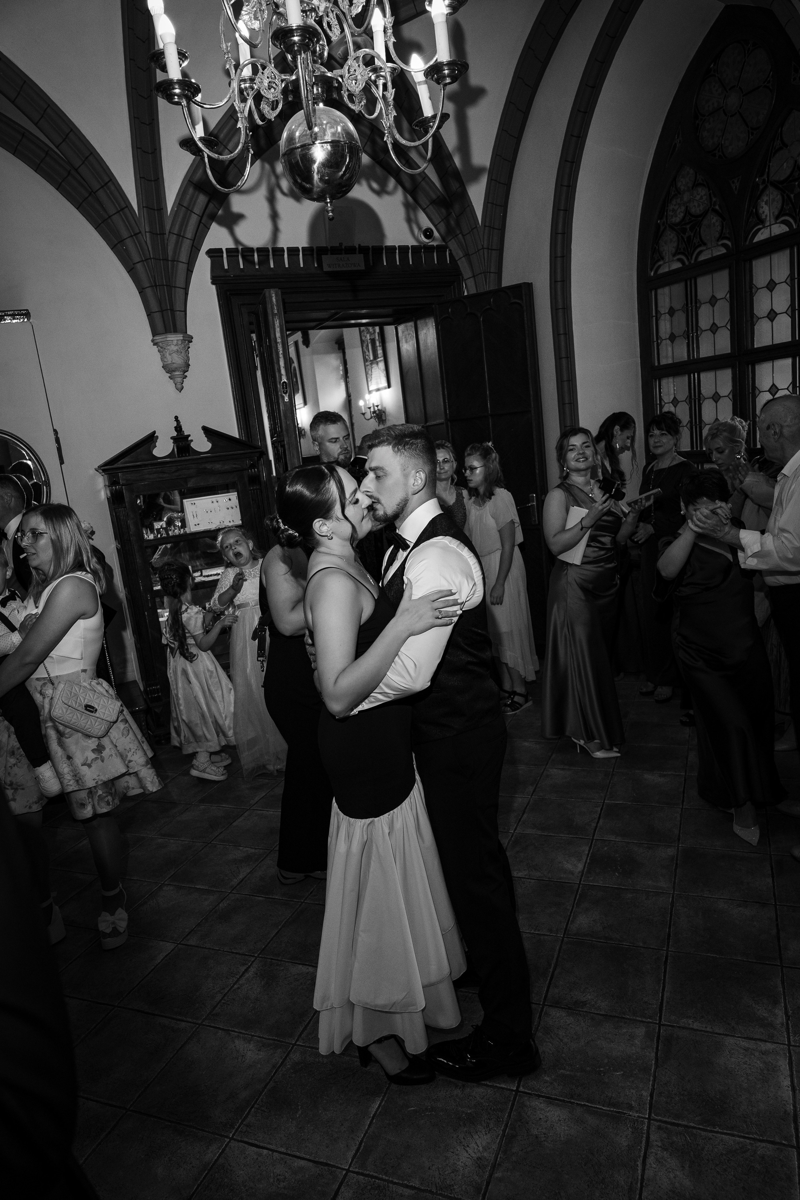 E&N: Zamek w Rzucewie. SL Wedding Photo — Editorial, Elegant & Timeless Wedding Photography in Poland and Across Europe