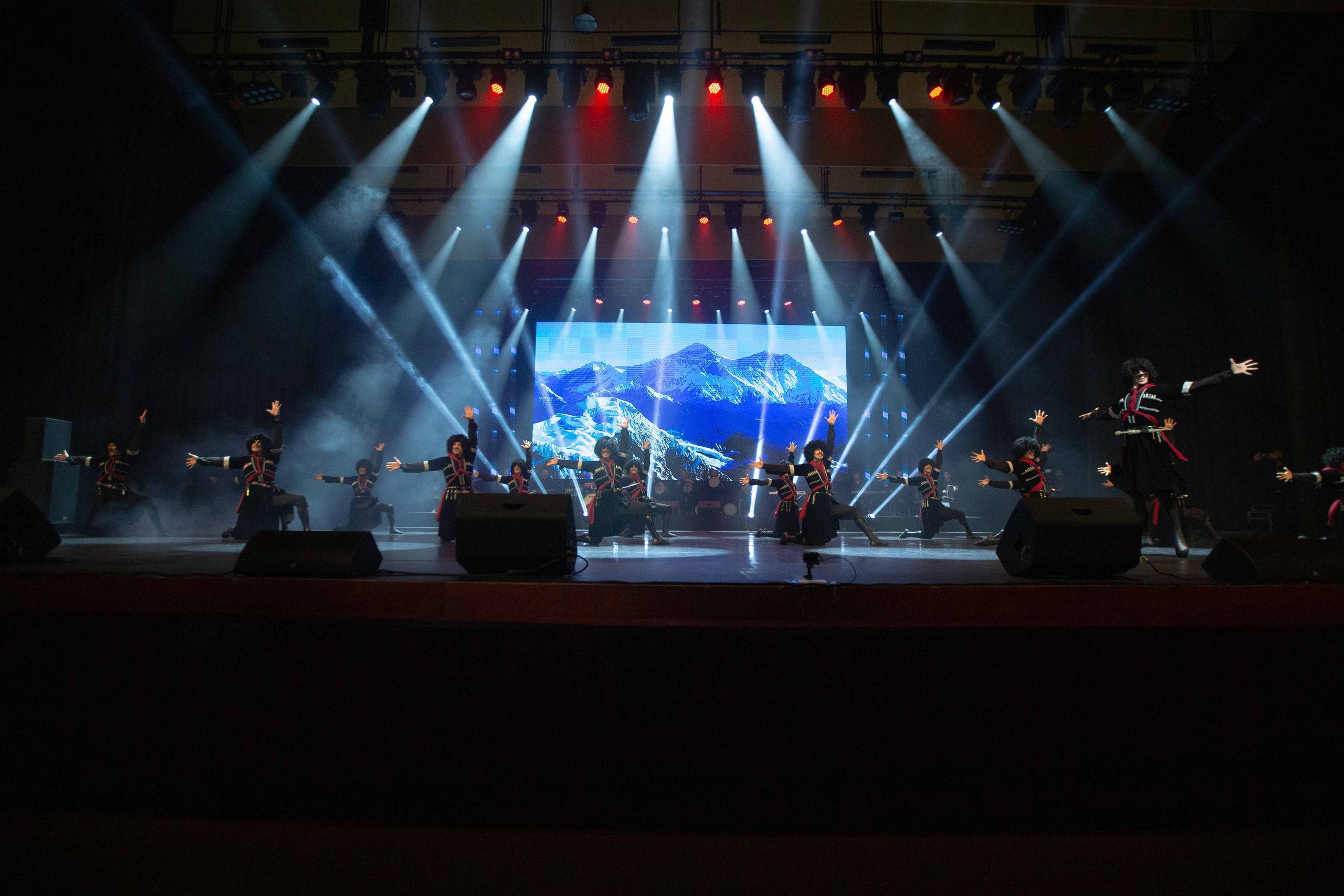 STATE DANCE ENSEMBLE. Wedding&Event photographer Ismail Rzayev in Baku
