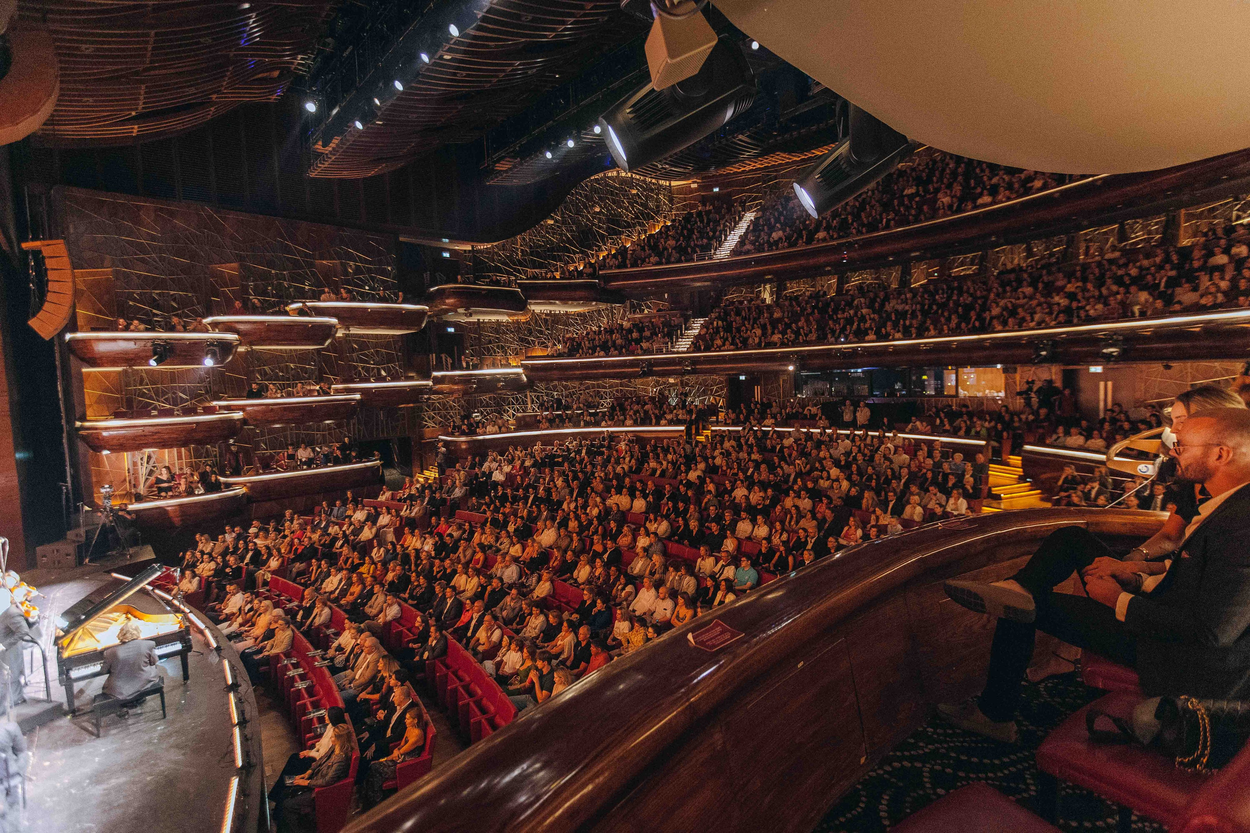DUBAI OPERA. Wedding&Event photographer Ismail Rzayev in Baku