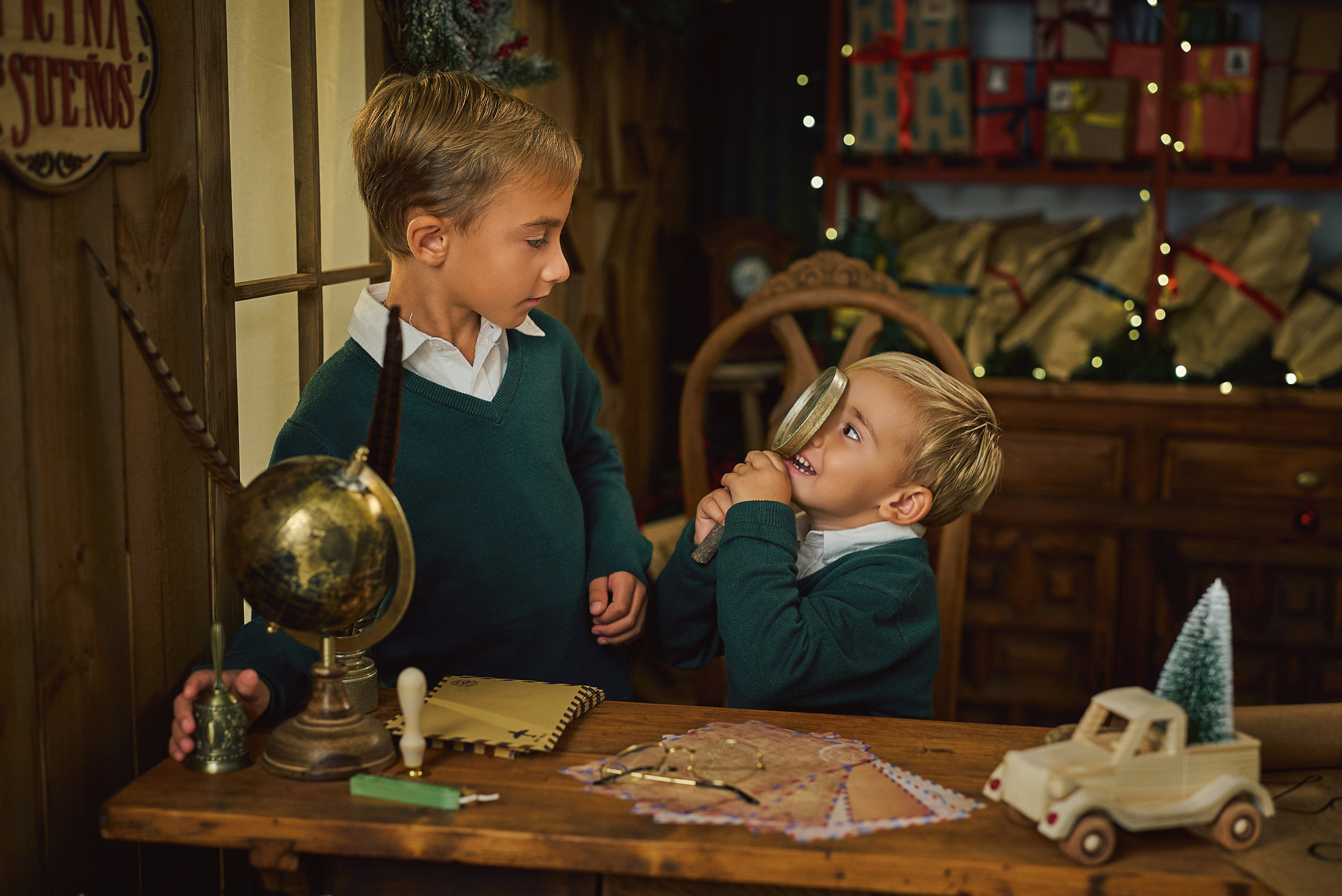 Familia en estudio navideño
