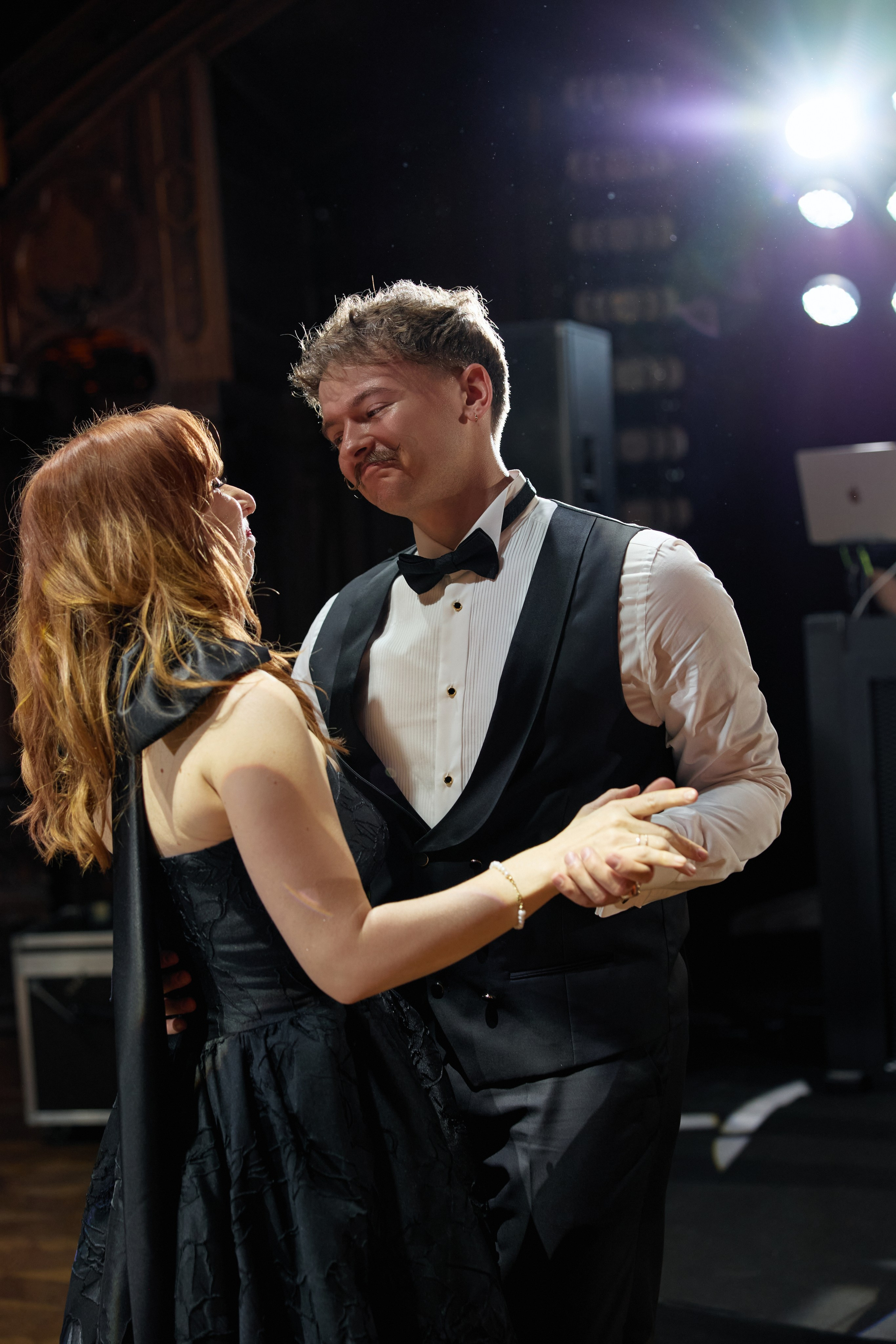 Wiktoria & Kacper. Pałac Goetz. Fotograf ślubny i rodzinny w Krakowie Yana Klymova