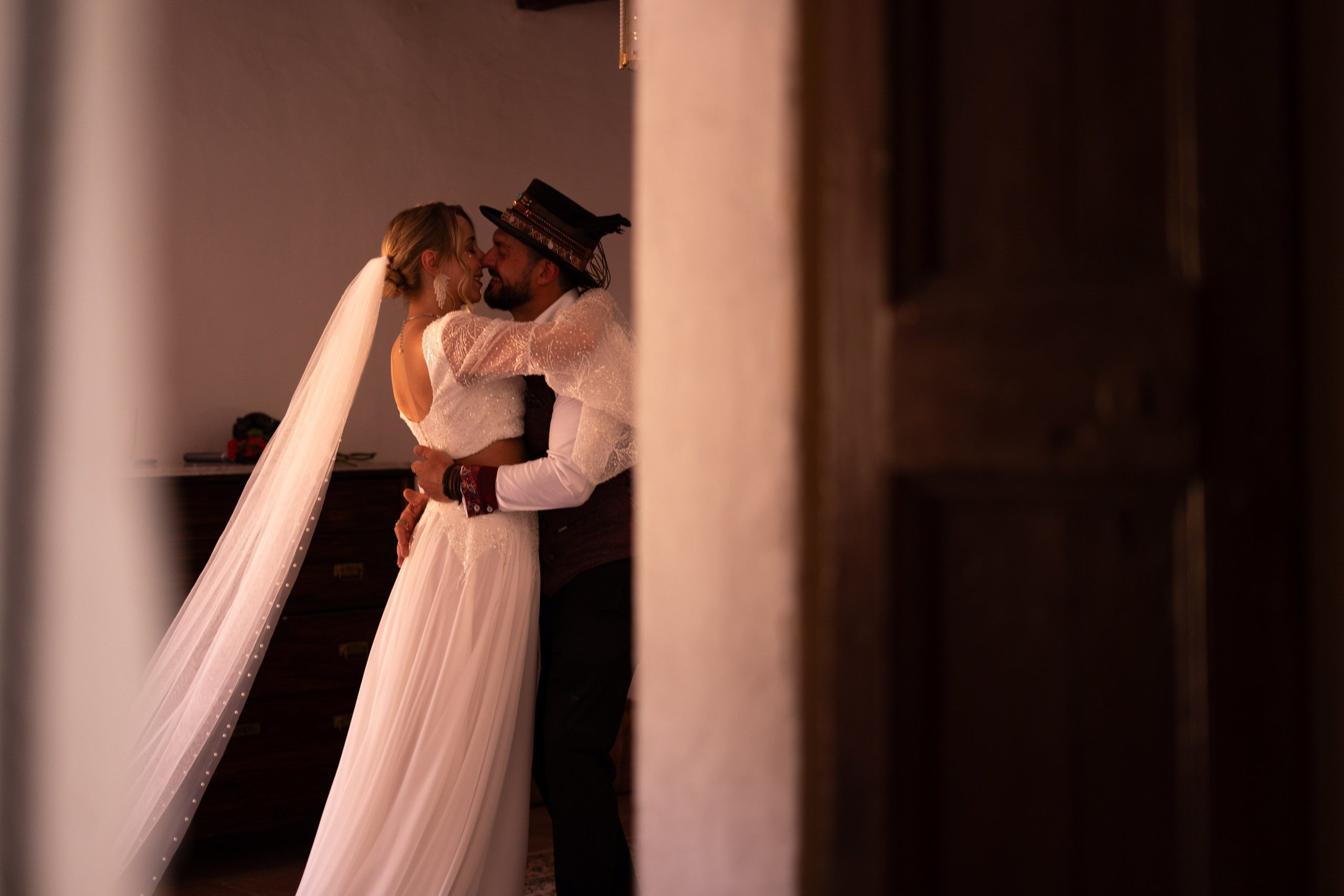 Callate y besame. Film and photography for weddings and brands in Barcelona