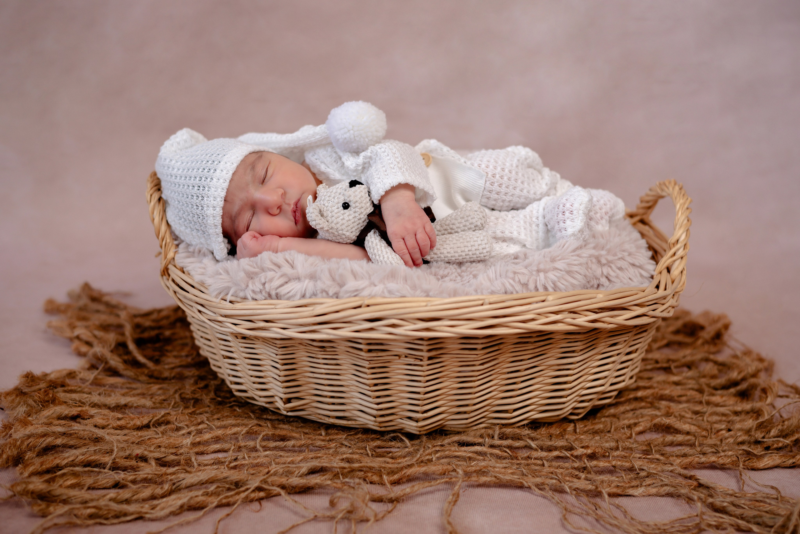Newborn Photoshoot. Professional Photograher, Antwerpen/Belgium